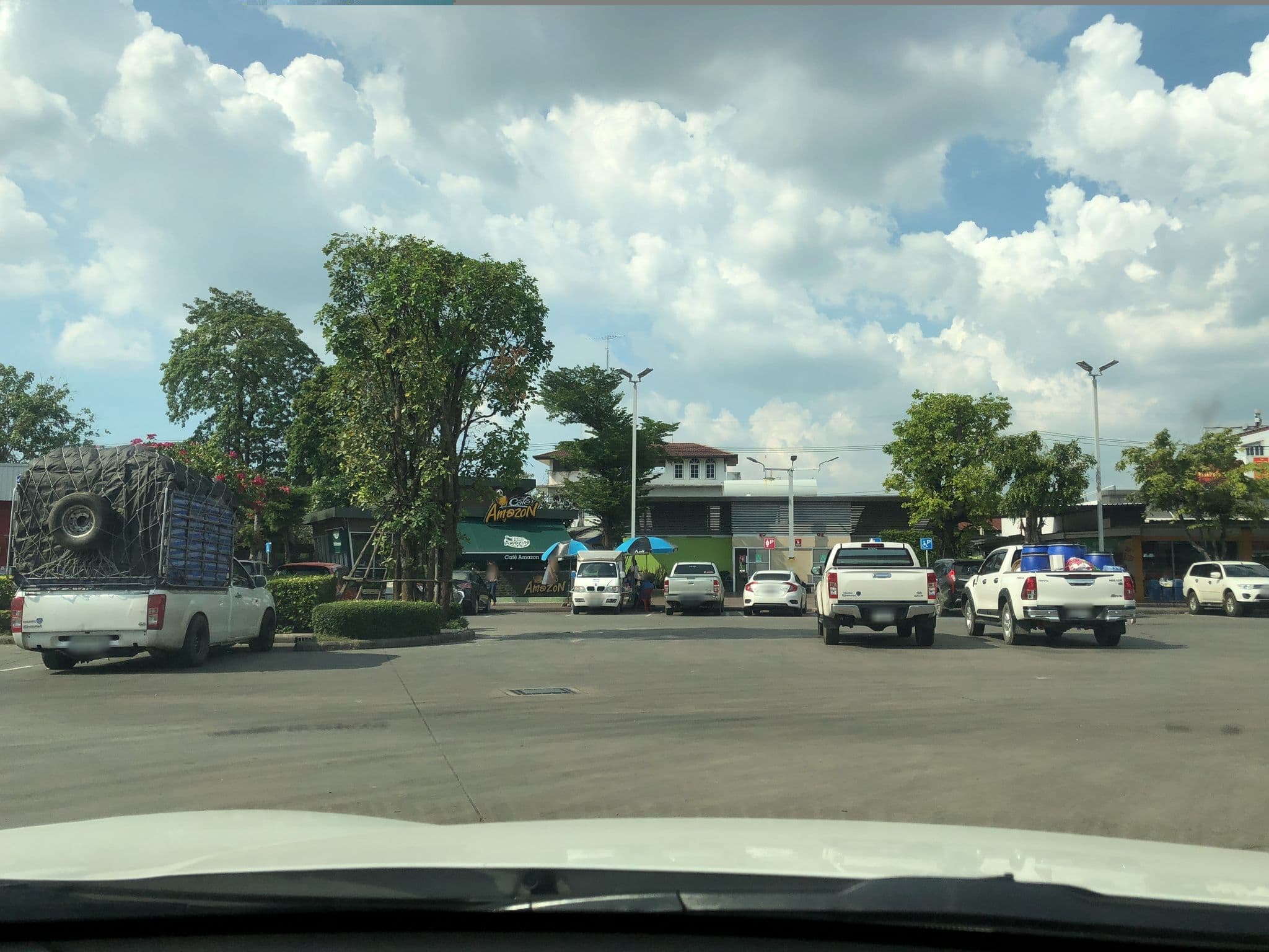 Street view near พฤกษารีสอร์ท, Phayuha Khiri — © kirana (CC BY-SA · Mapillary)
