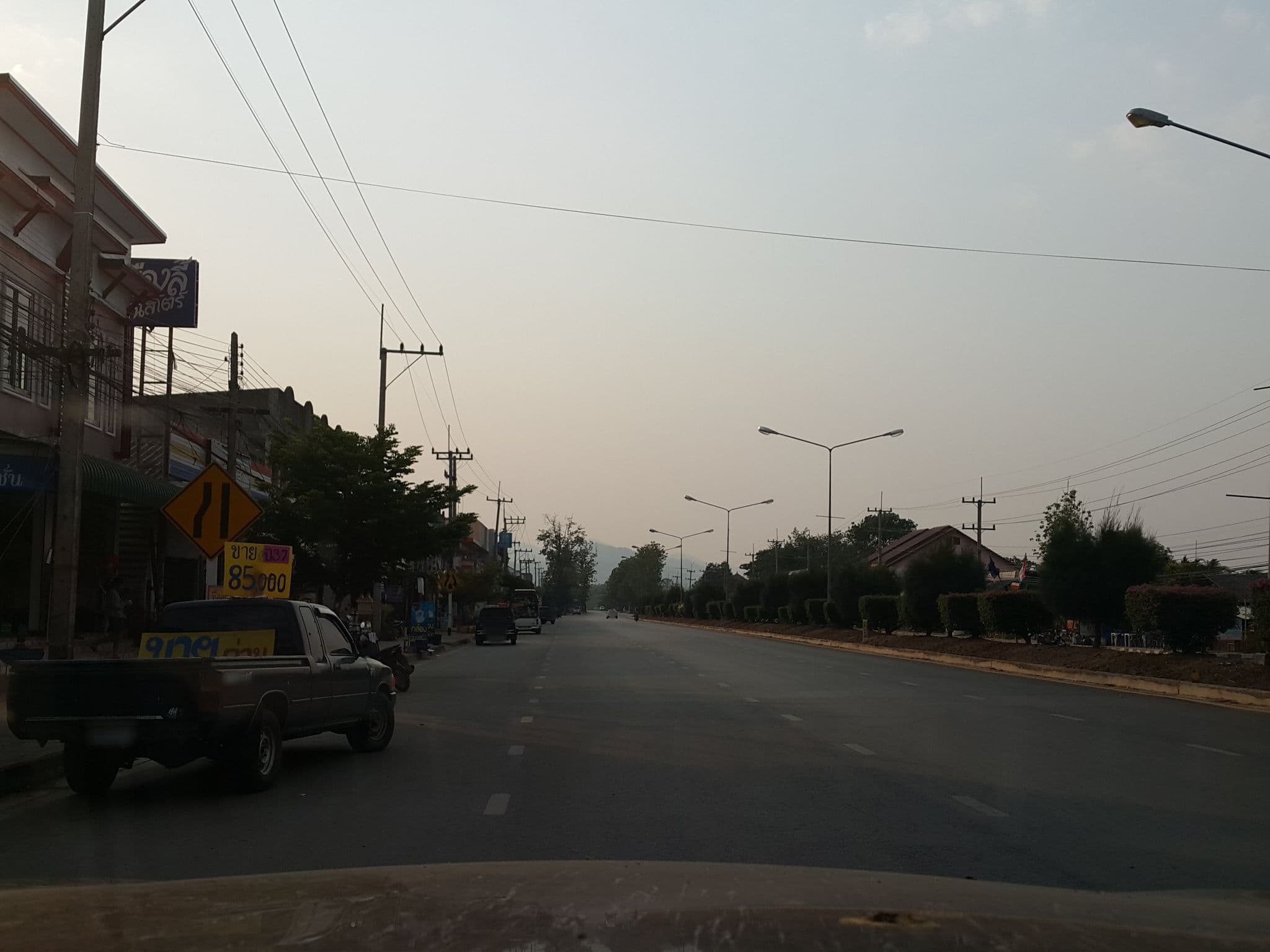 Street view near รุ่งไพลิน-ล้านนา รีสอร์ท, Thoen — © jrcarlsen (CC BY-SA · Mapillary)