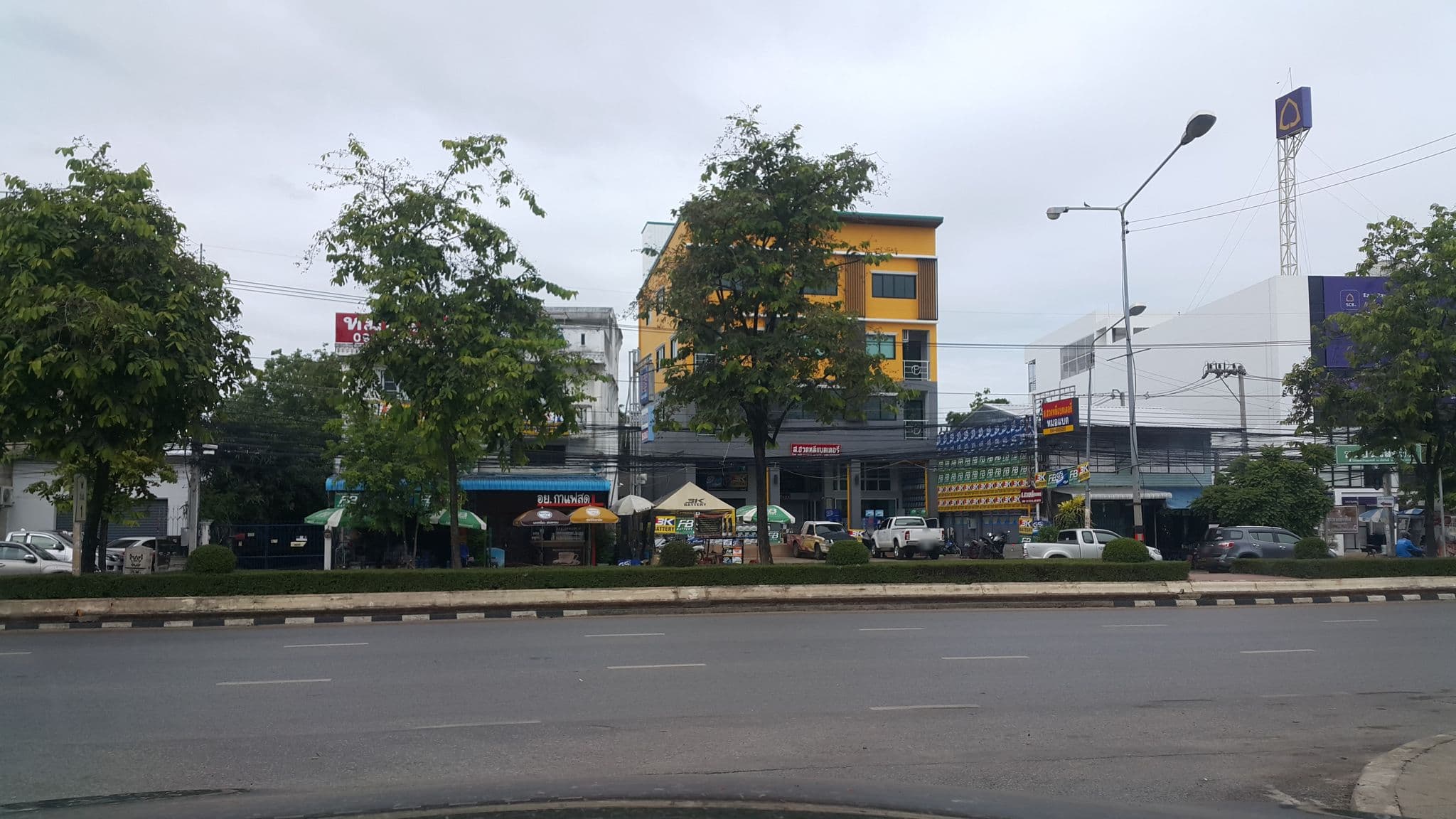 Street view near S.J. Tower Hotel (โรงแรม เอส เจ ทาวเวอร์), Ban Aranyik — © jrcarlsen (CC BY-SA · Mapillary)
