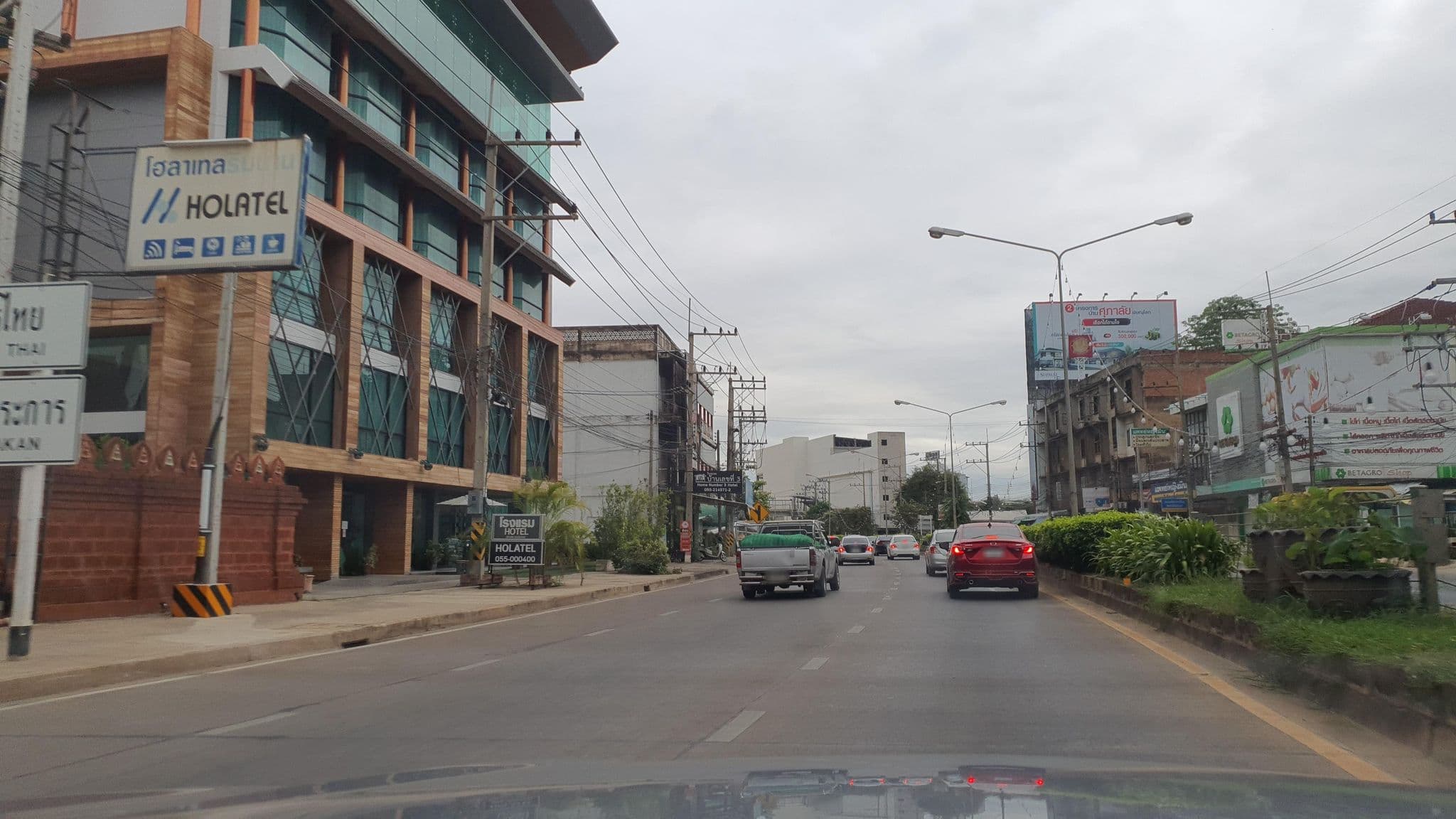 Street view near มังคละคาเฟ่ โรงแรมไพลิน พิษณุโลก, Phitsanulok — © jrcarlsen (CC BY-SA · Mapillary)