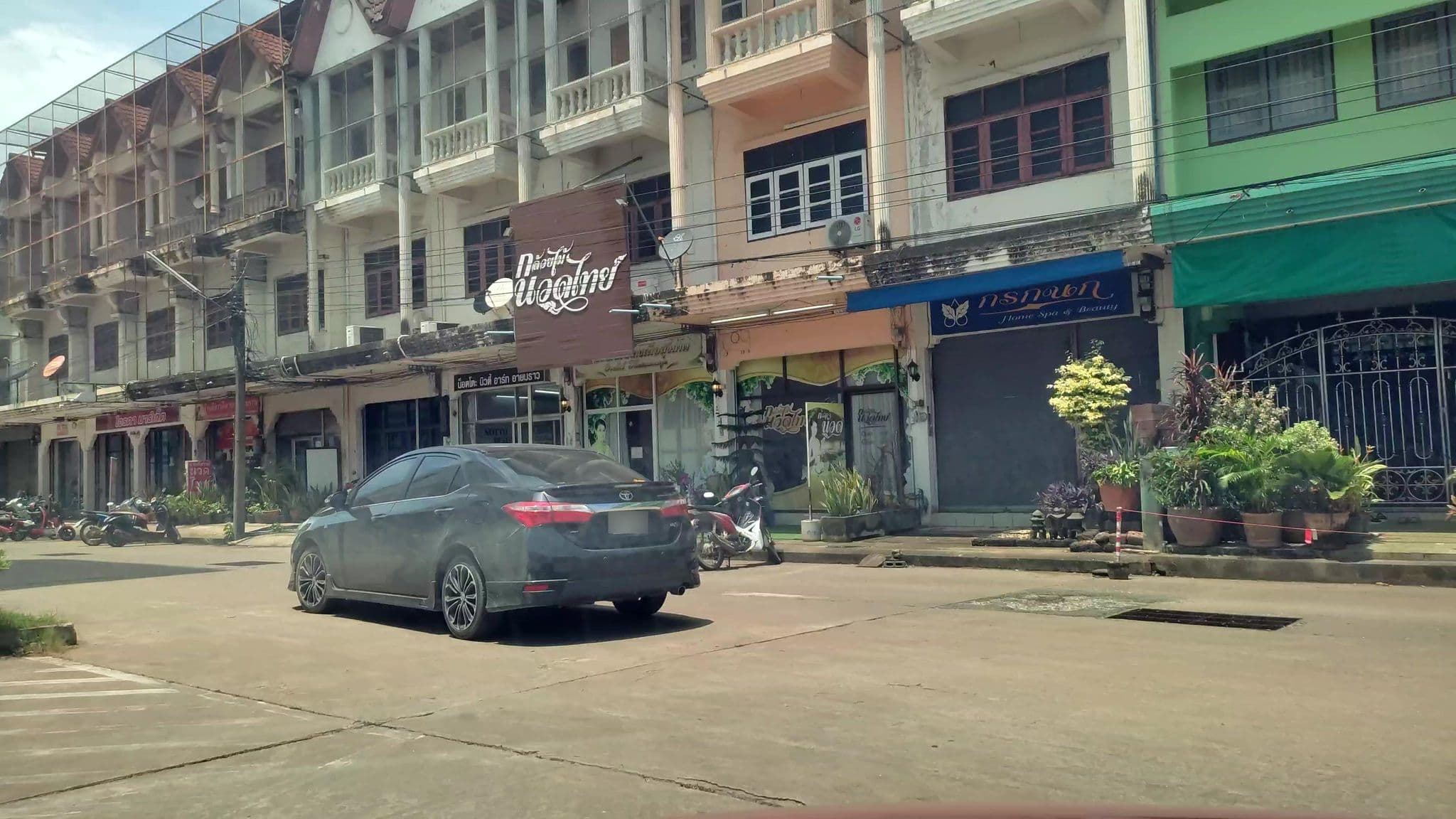 Street view near โรงแรมฟรายเดย์, Uttaradit — © nongyen (CC BY-SA · Mapillary)