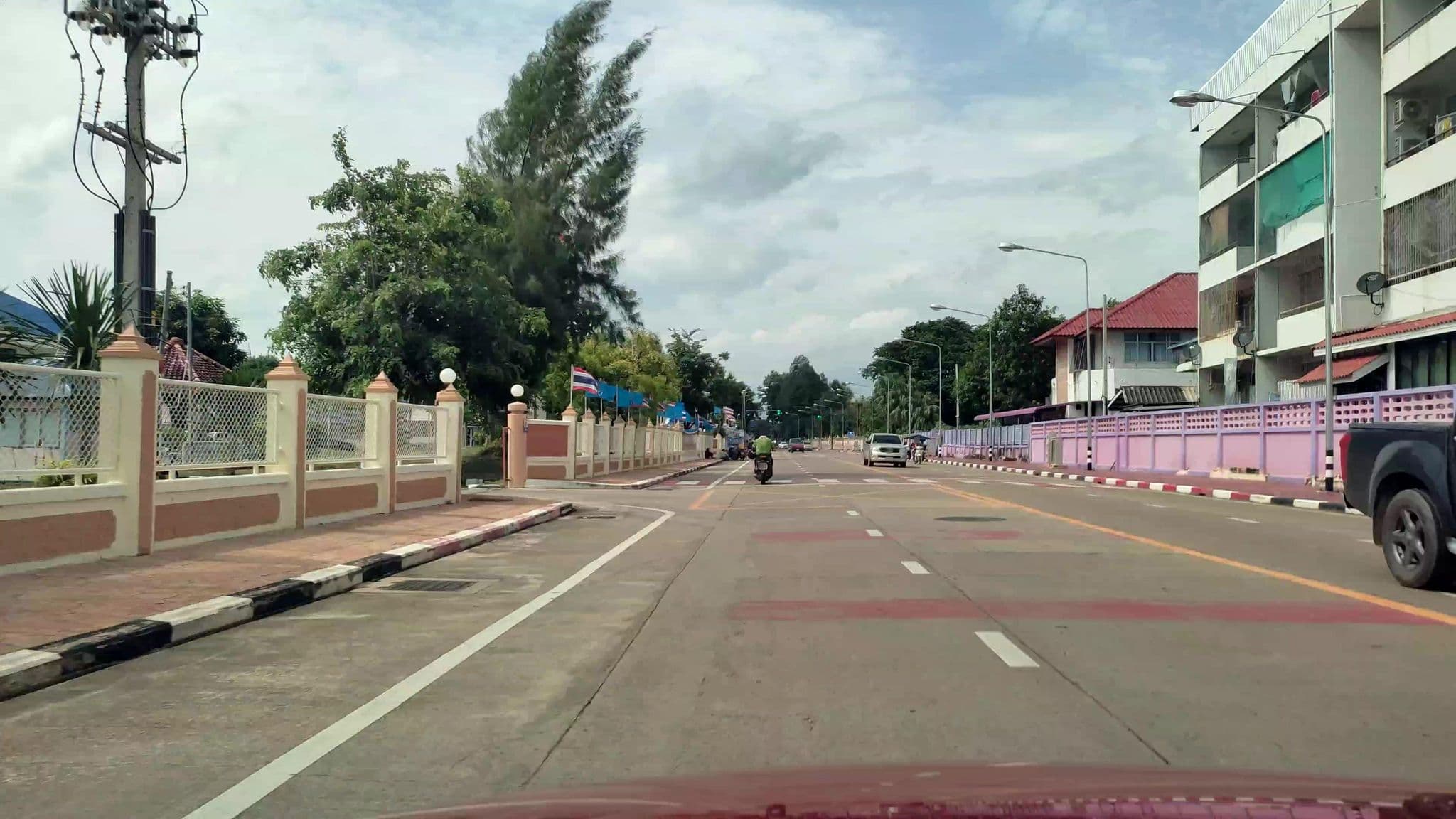 Street view near ไลท์ เฮ้าท์ รีสอร์ท แอนด์ สปา, Uttaradit — © nongyen (CC BY-SA · Mapillary)