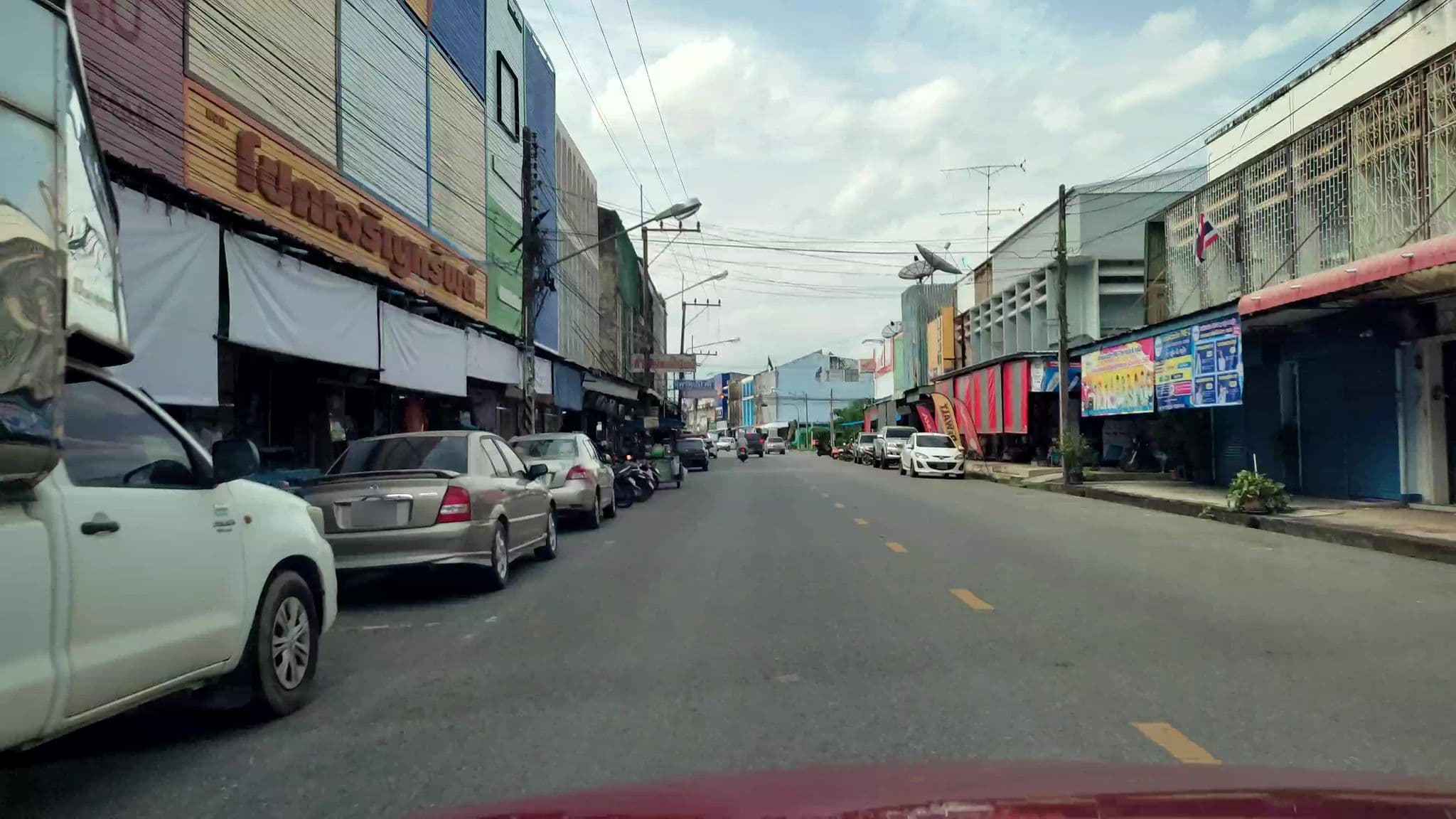 Street view near โรงแรมโนโวเทล ริมเพ ระยอง, Uttaradit — © nongyen (CC BY-SA · Mapillary)