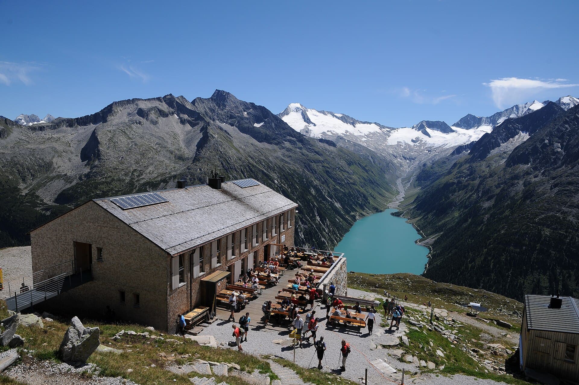 Olpererhütte (via Wikimedia Commons, CC BY-SA 2.5)