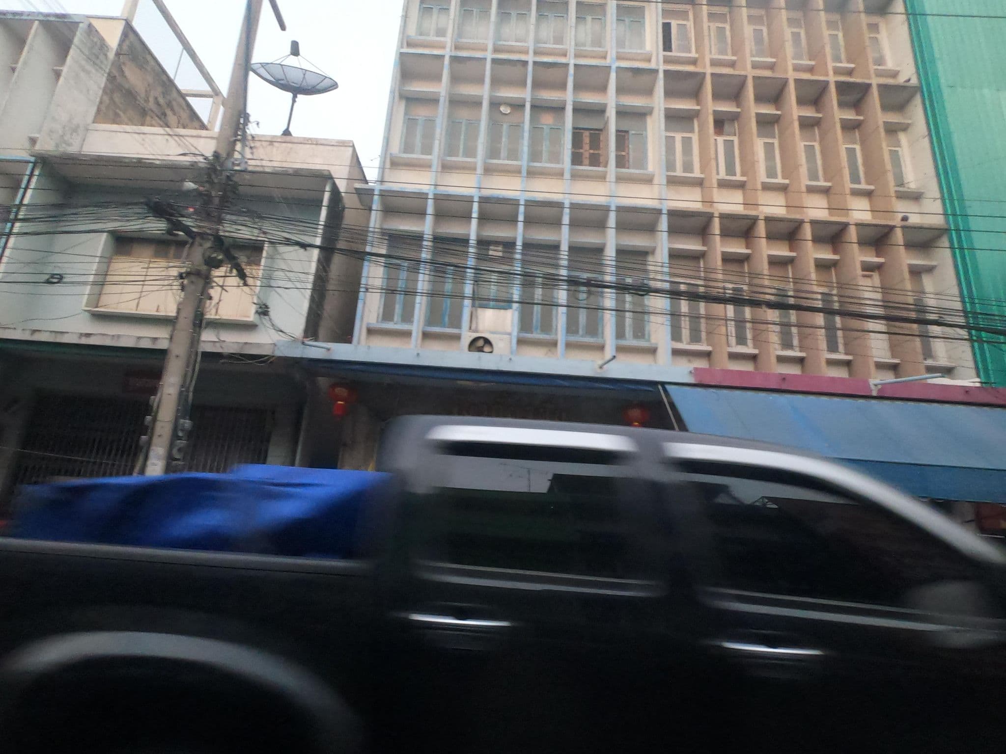 Street view near Sing Buri Hotel, Sing Buri — © sisaket (CC BY-SA · Mapillary)