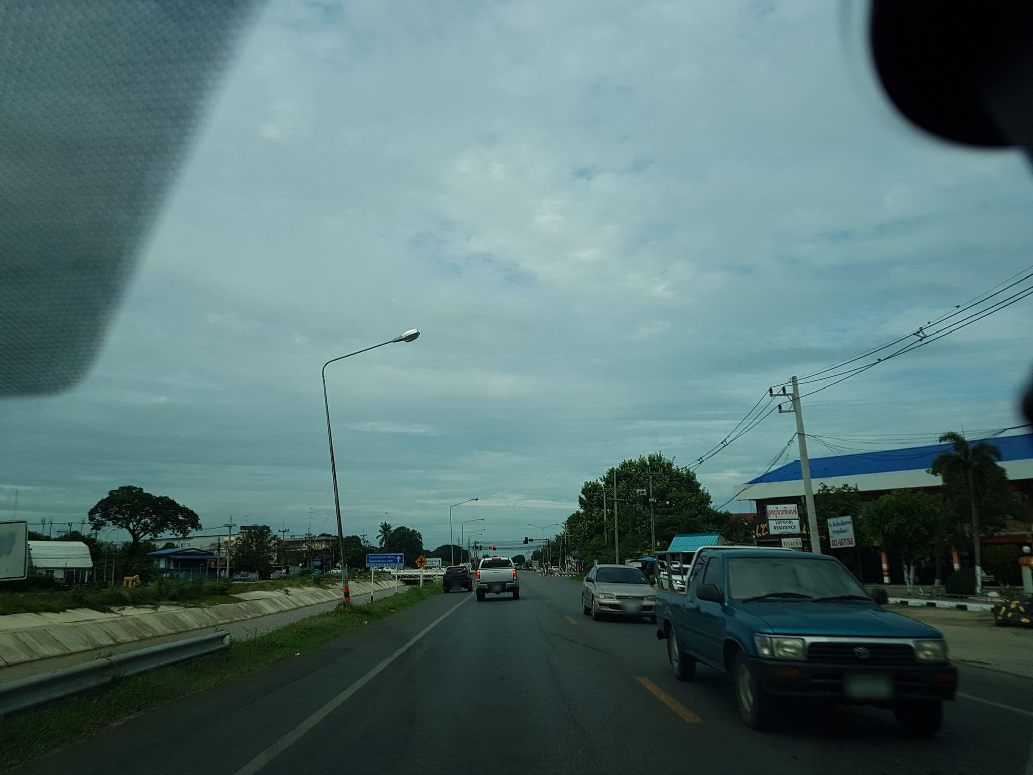 Street view near โรงแรมลพบุรีเรสซิเดนซ์ (Lopburi Residence Hotel), Lop Buri — © jetman11 (CC BY-SA · Mapillary)