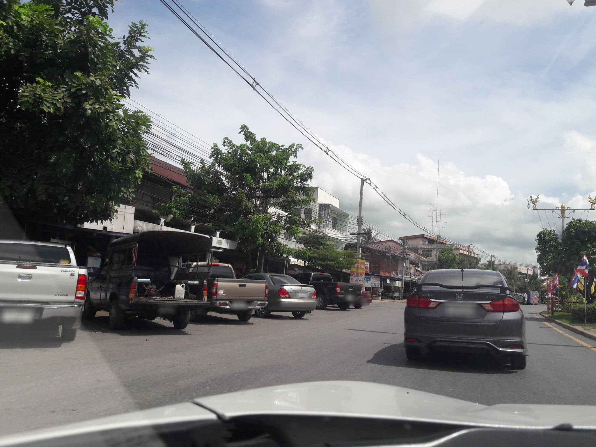 Street view near โรงแรมสุขสําราญ, Lop Buri — © kirana (CC BY-SA · Mapillary)