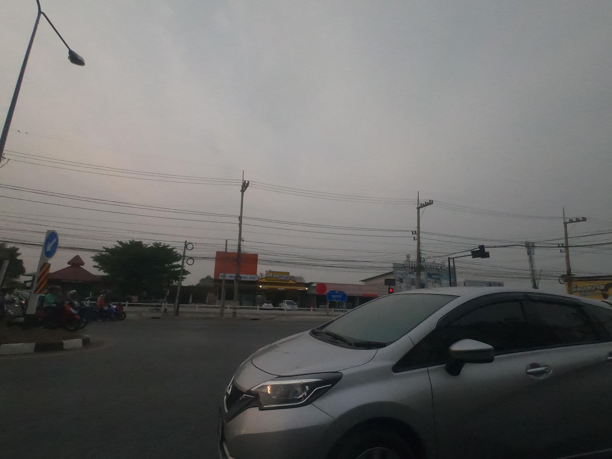 Street view near Grand LEO Hotel - Singburi, Sing Buri — © sisaket (CC BY-SA · Mapillary)