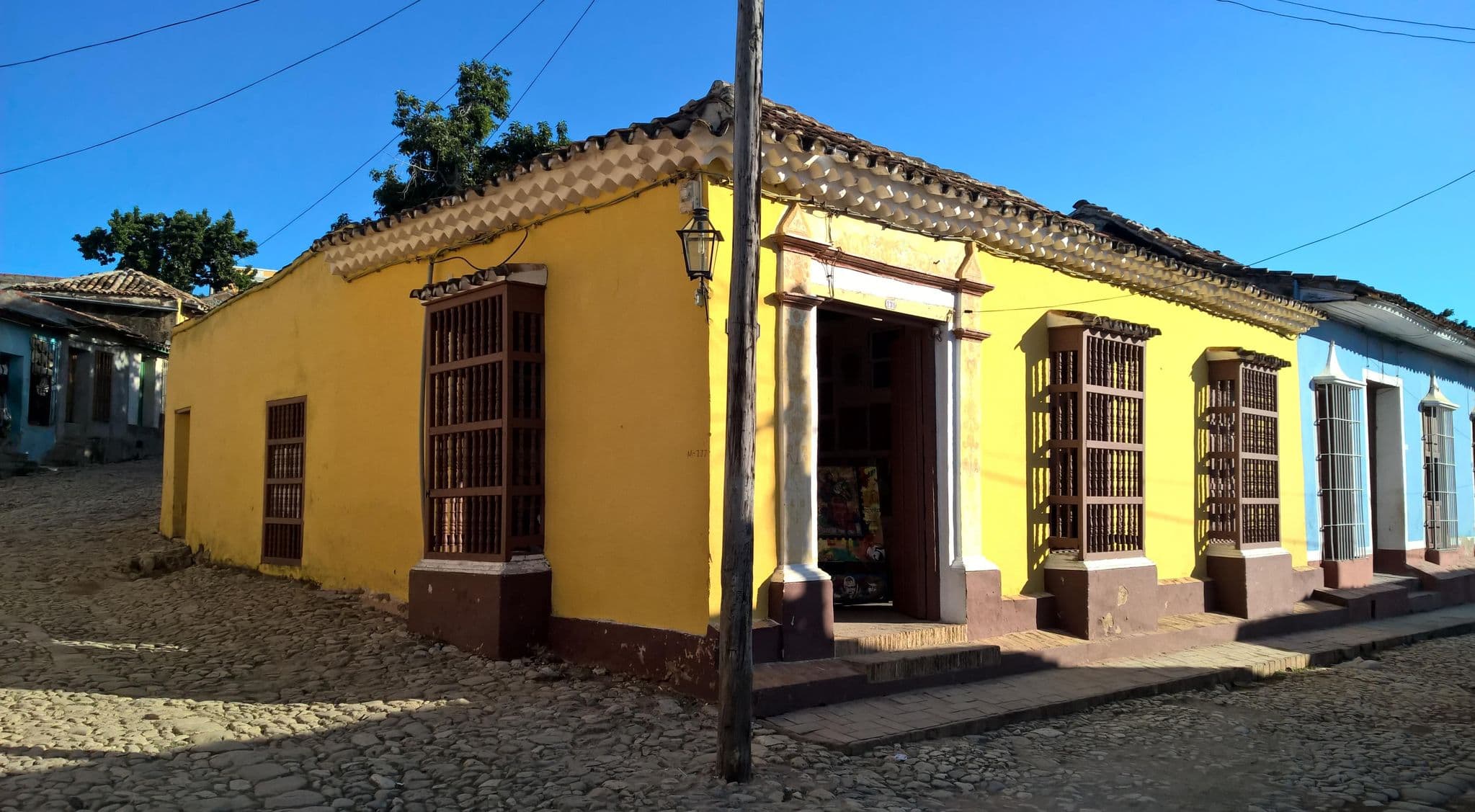 Street view near Hostal La Galería, Trinidad