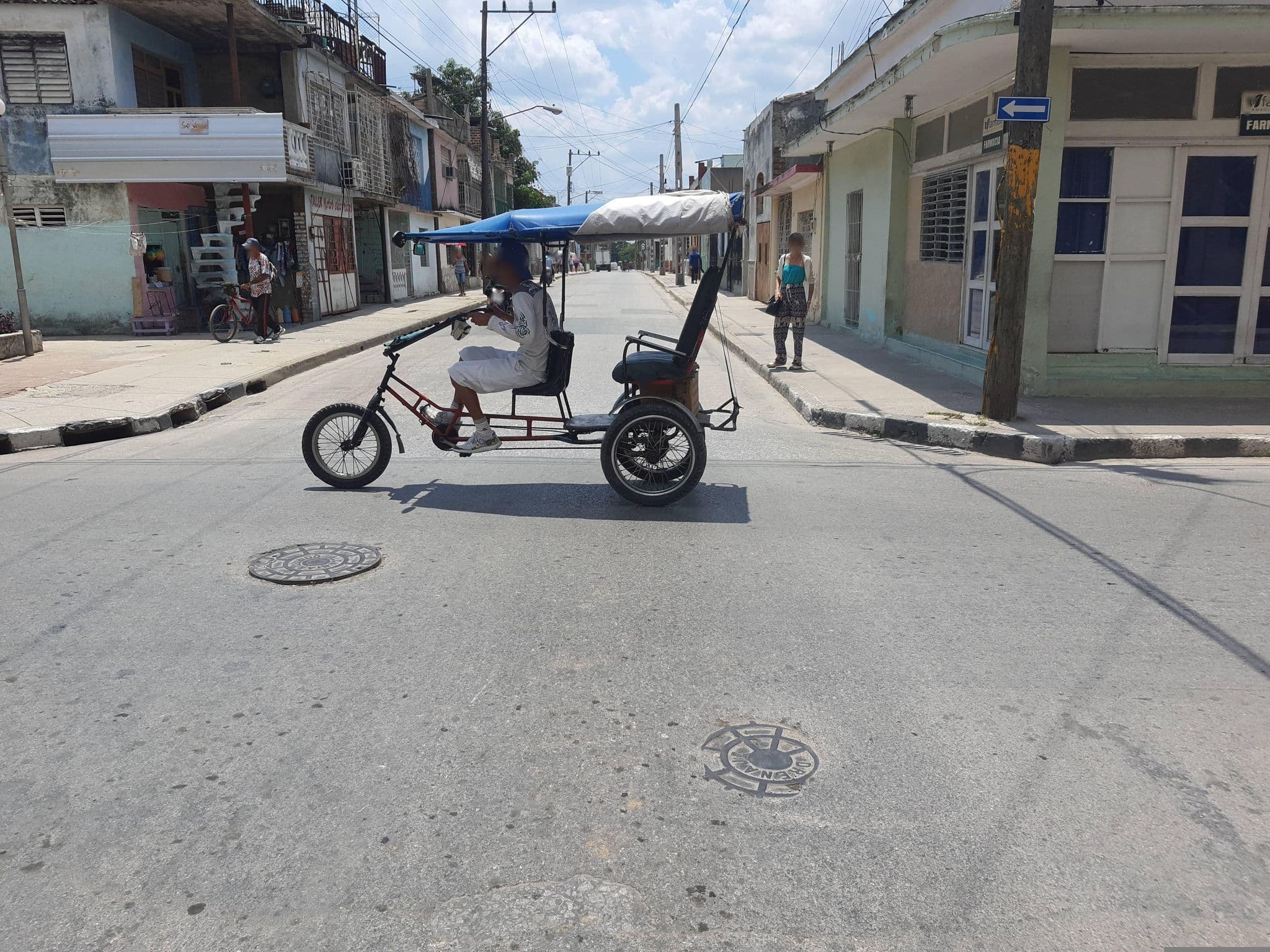 Street view near Yusi Pena CASA, Holguín