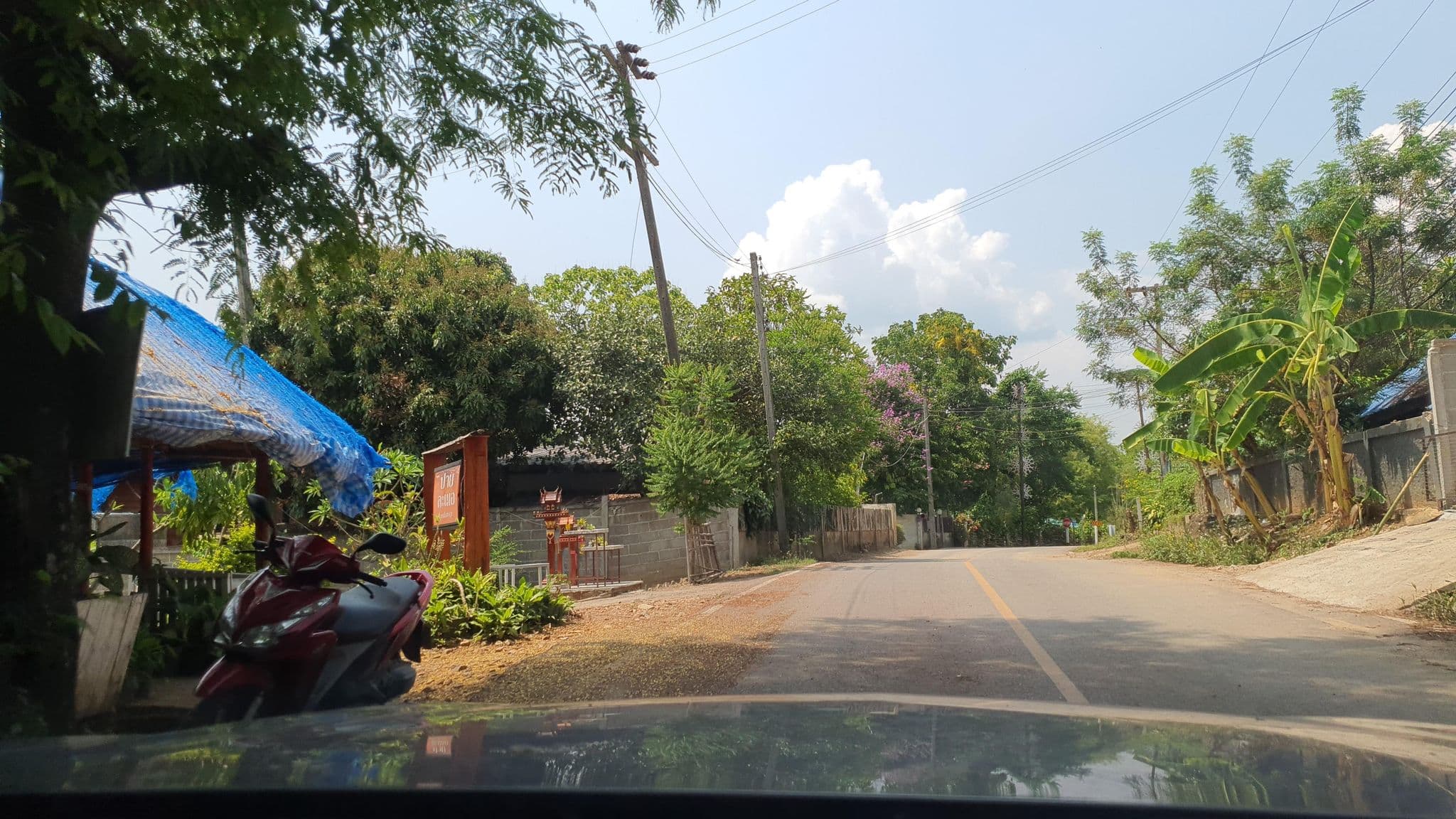 Street view near ปายพอเพียง, Pai — © jrcarlsen (CC BY-SA · Mapillary)