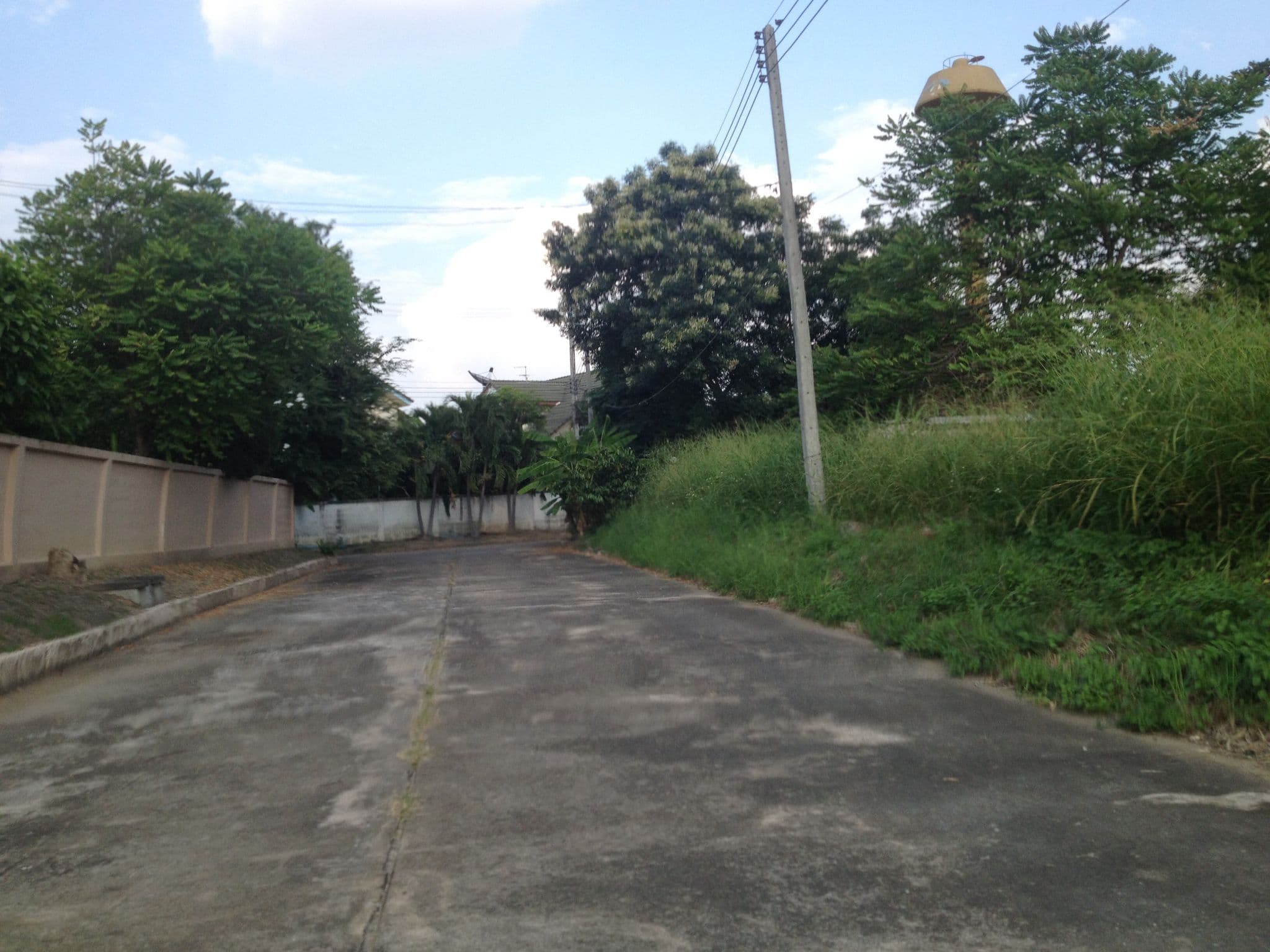 Street view near ดอยคำ รีสอร์ท, Hang Dong — © jimwatana (CC BY-SA · Mapillary)