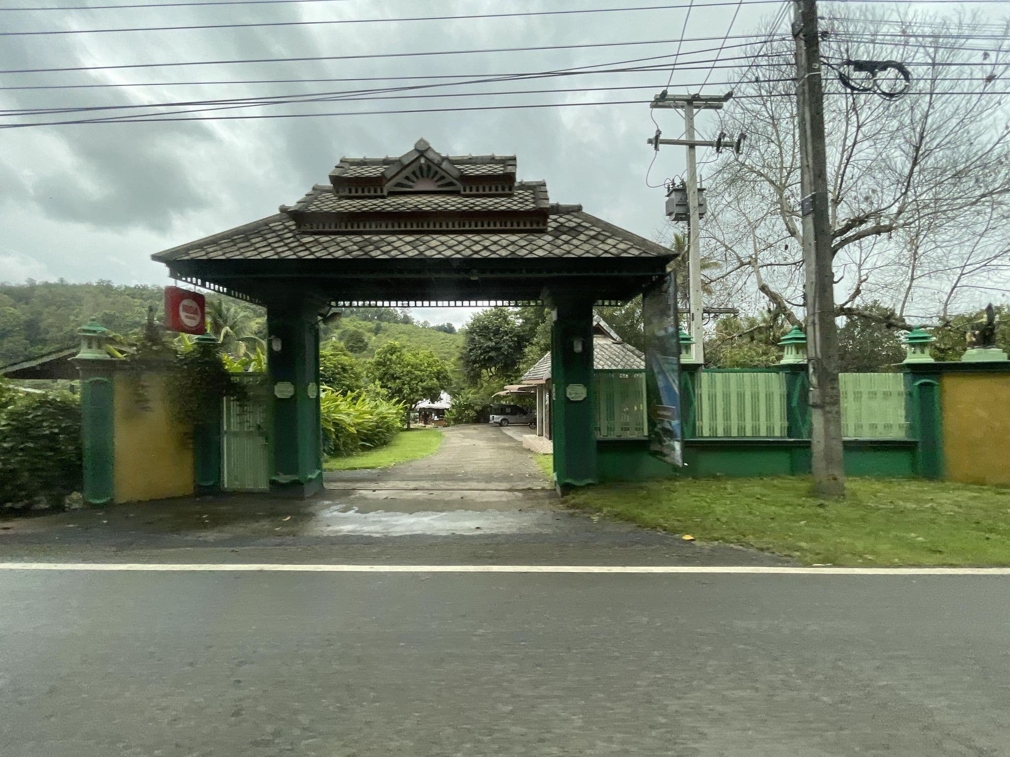 Street view near บีเอ็มพี ฟาร์มเฮ้าส์ เชียงใหม่ x สไลเดอร์, Ban Mae Waen — © filipb (CC BY-SA · Mapillary)