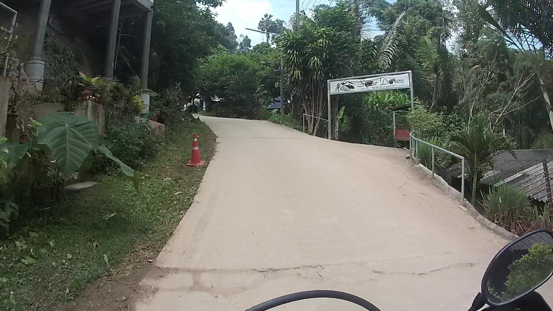Street view near Symbolic Cafe เชียงดาว, Ban Mae Waen — © julcnx (CC BY-SA · Mapillary)