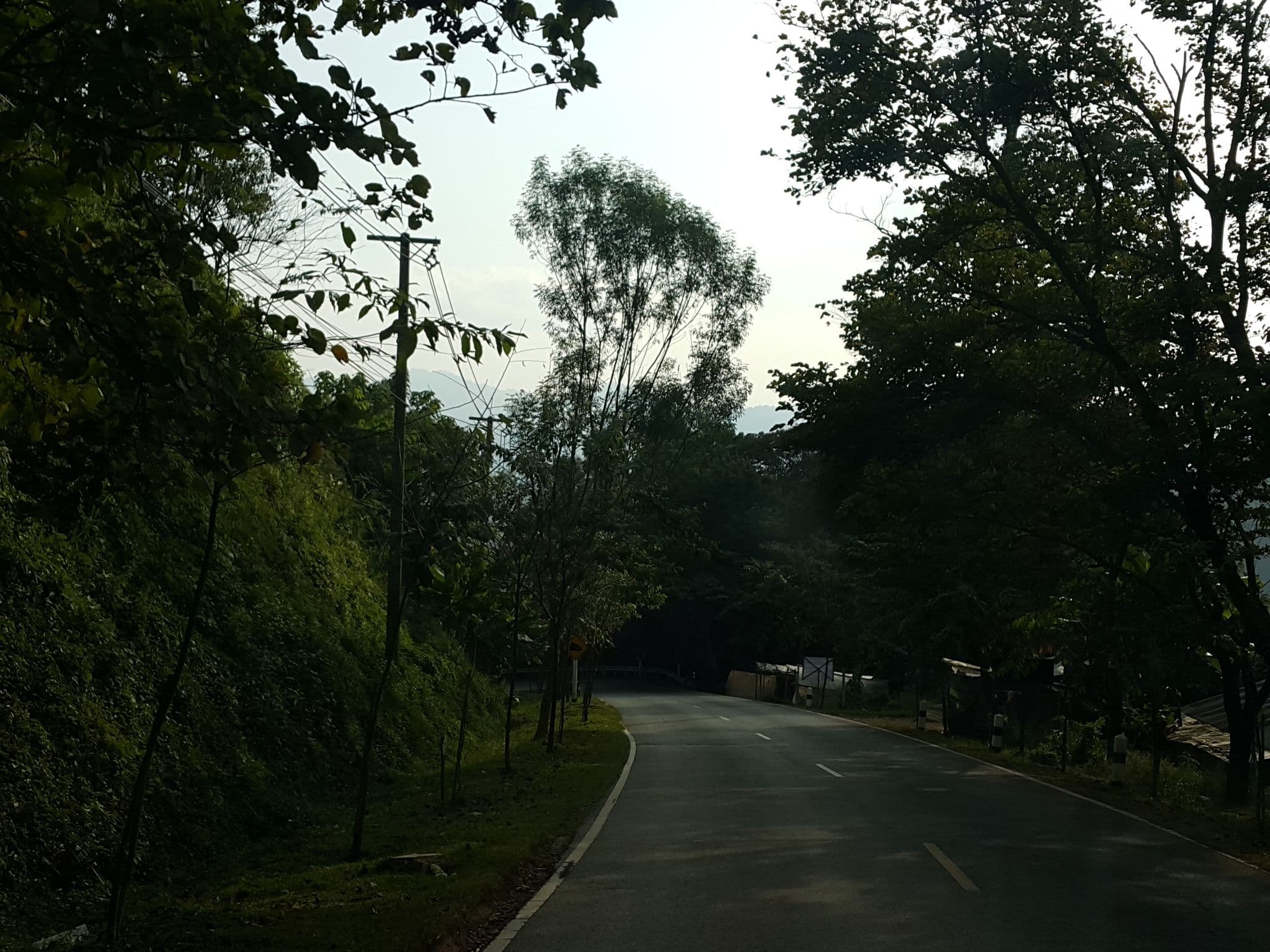 Street view near บ้านม่อนม่วน (Baan Mon Muan), Chiang Mai — © jrcarlsen (CC BY-SA · Mapillary)