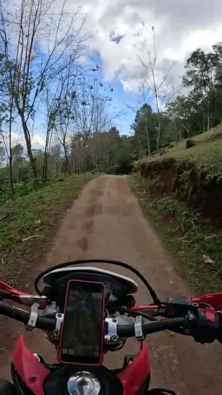 Street view near ดอยเมี่ยง, Pai — © julcnx (CC BY-SA · Mapillary)