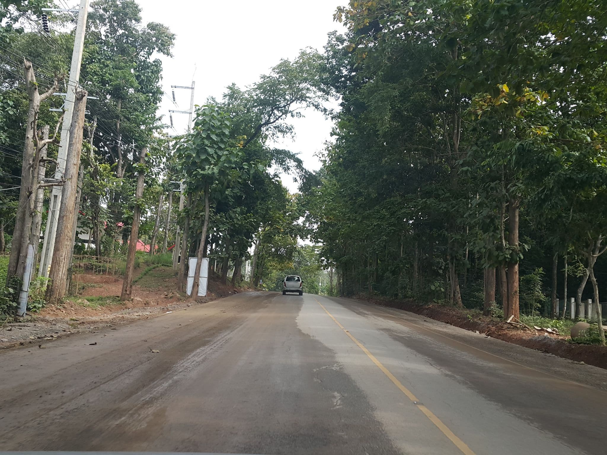 Street view near บ้านทองพันชั่ง, Mae Hong Son — © jrcarlsen (CC BY-SA · Mapillary)