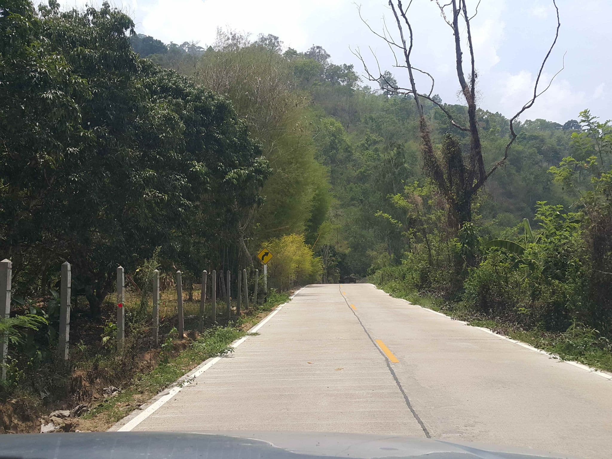 Street view near Stay Wild & Cafe, Ban Mae Waen — © jrcarlsen (CC BY-SA · Mapillary)