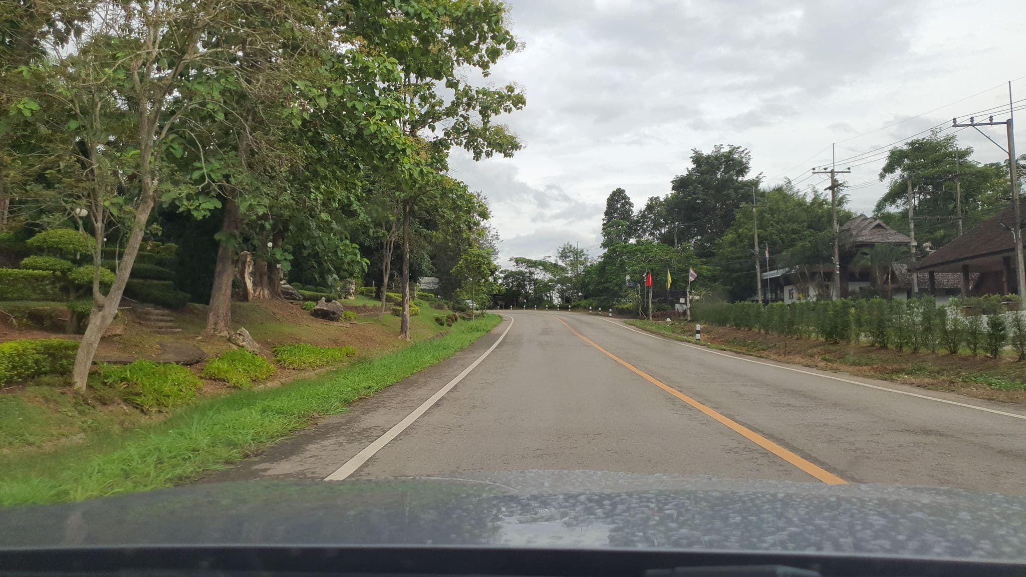 Street view near บ้านกลางดอย โฮเต็ลแอนด์รีสอร์ท, Hang Dong — © jrcarlsen (CC BY-SA · Mapillary)