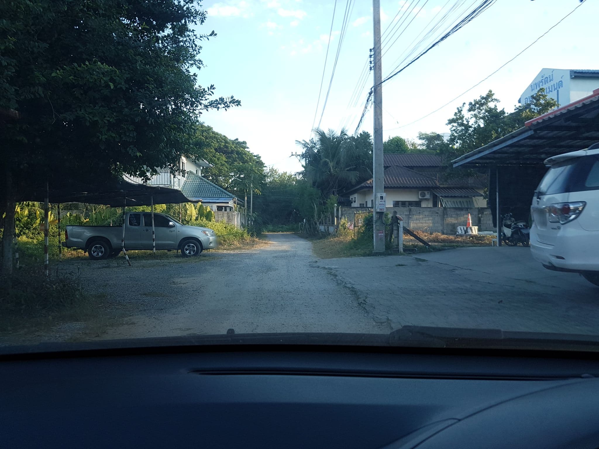Street view near @Baan Tarayut, Chiang Mai — © ekkarin (CC BY-SA · Mapillary)