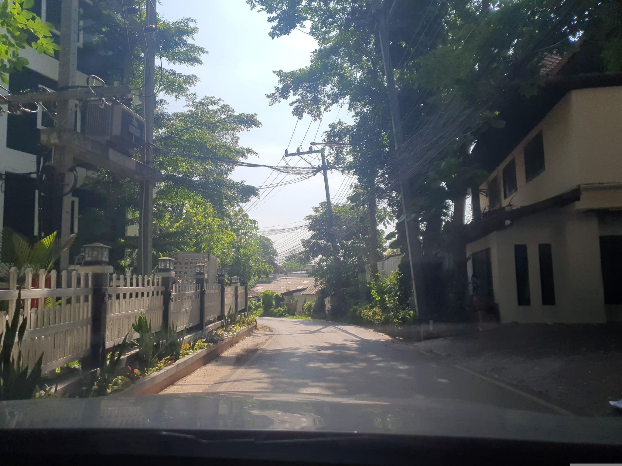 Street view near Floral Hotel Ayatana Chiang Mai, Chiang Mai — © jrcarlsen (CC BY-SA · Mapillary)