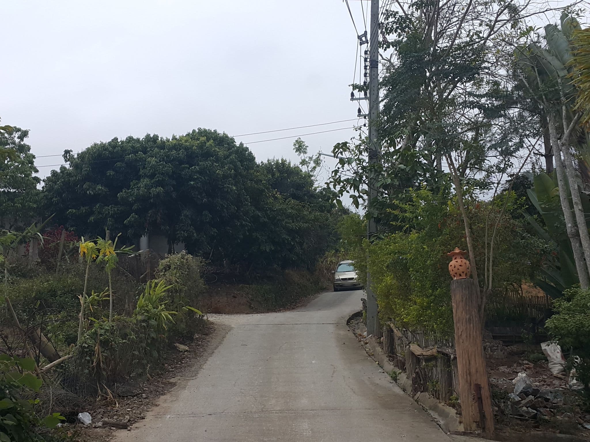 Street view near Chantra Khiri Chalet Chiangmai (จันตราคีรี เชียงใหม่), Hang Dong — © jrcarlsen (CC BY-SA · Mapillary)