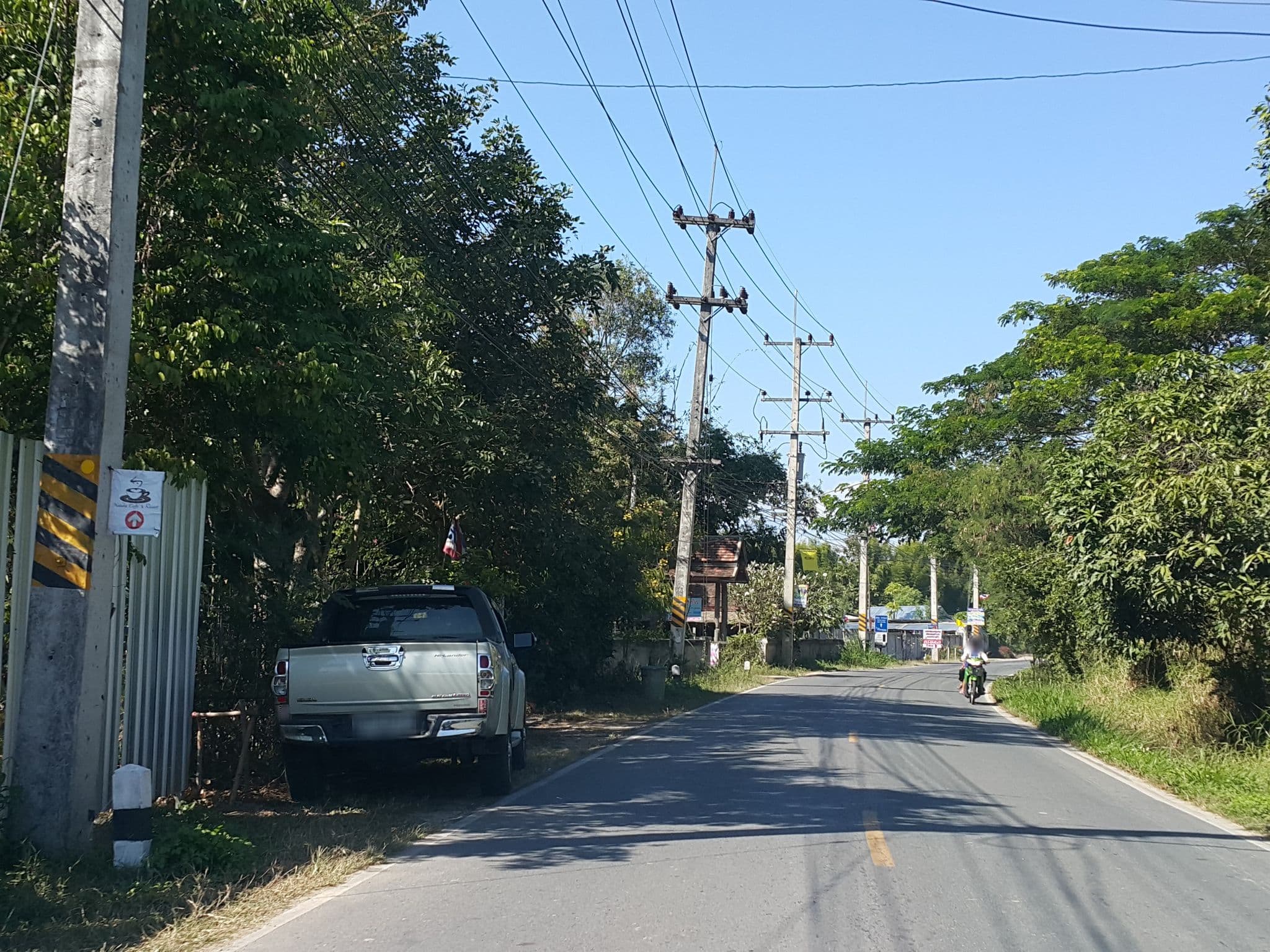 Street view near Pawtel Dog Hotel Club, Chiang Mai — © jrcarlsen (CC BY-SA · Mapillary)