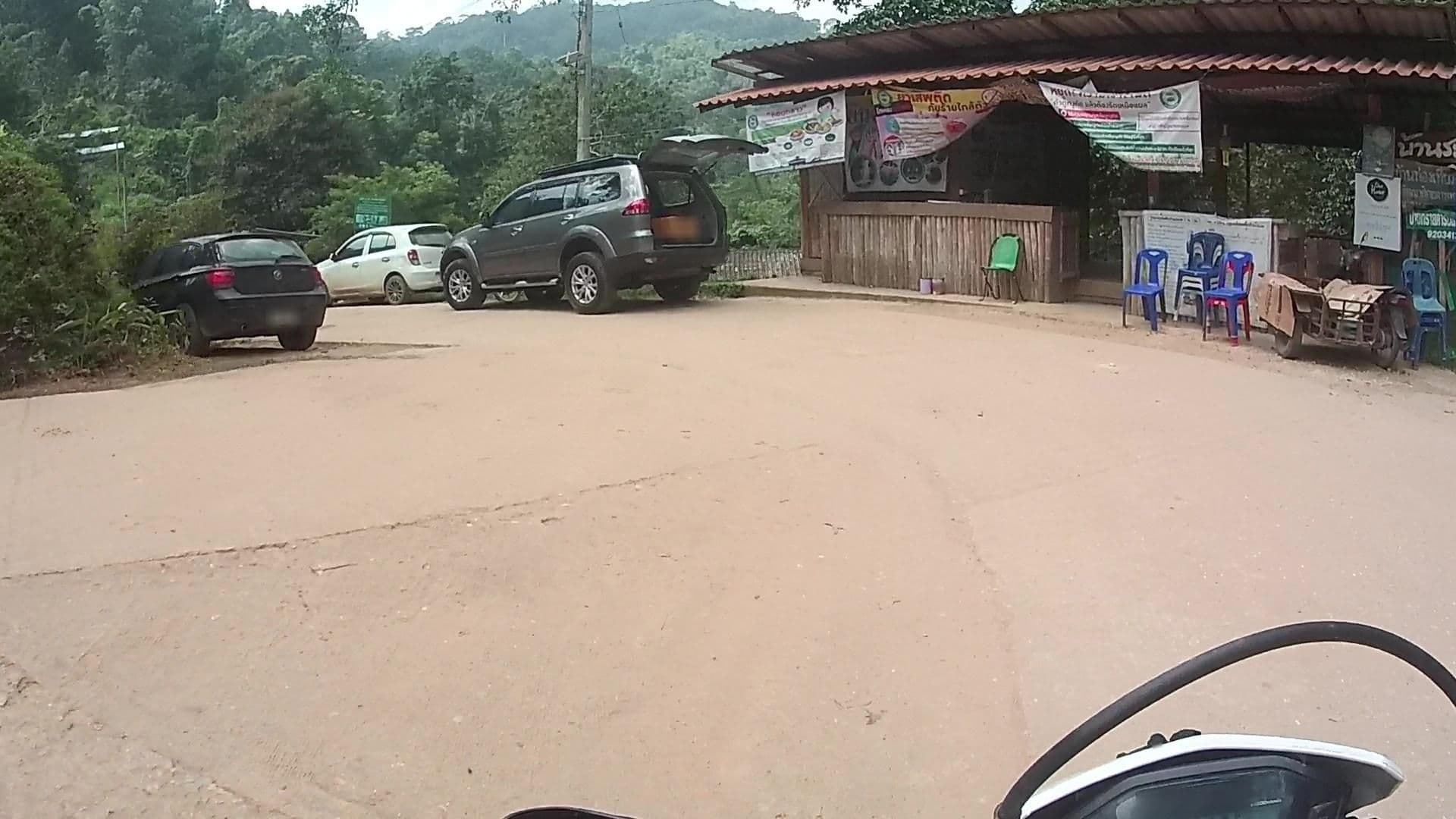 Street view near Tree House Chiangdao | บ้านต้นไม้ เชียงดาว, Ban Mae Waen — © julcnx (CC BY-SA · Mapillary)