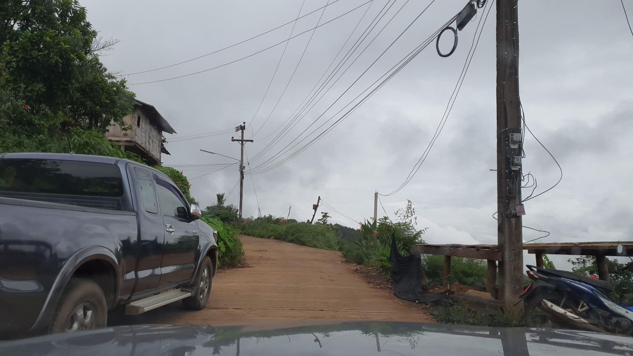 Street view near Itadaku House บ้านอิตาดาคิมัส, Ban Mae Waen — © jrcarlsen (CC BY-SA · Mapillary)