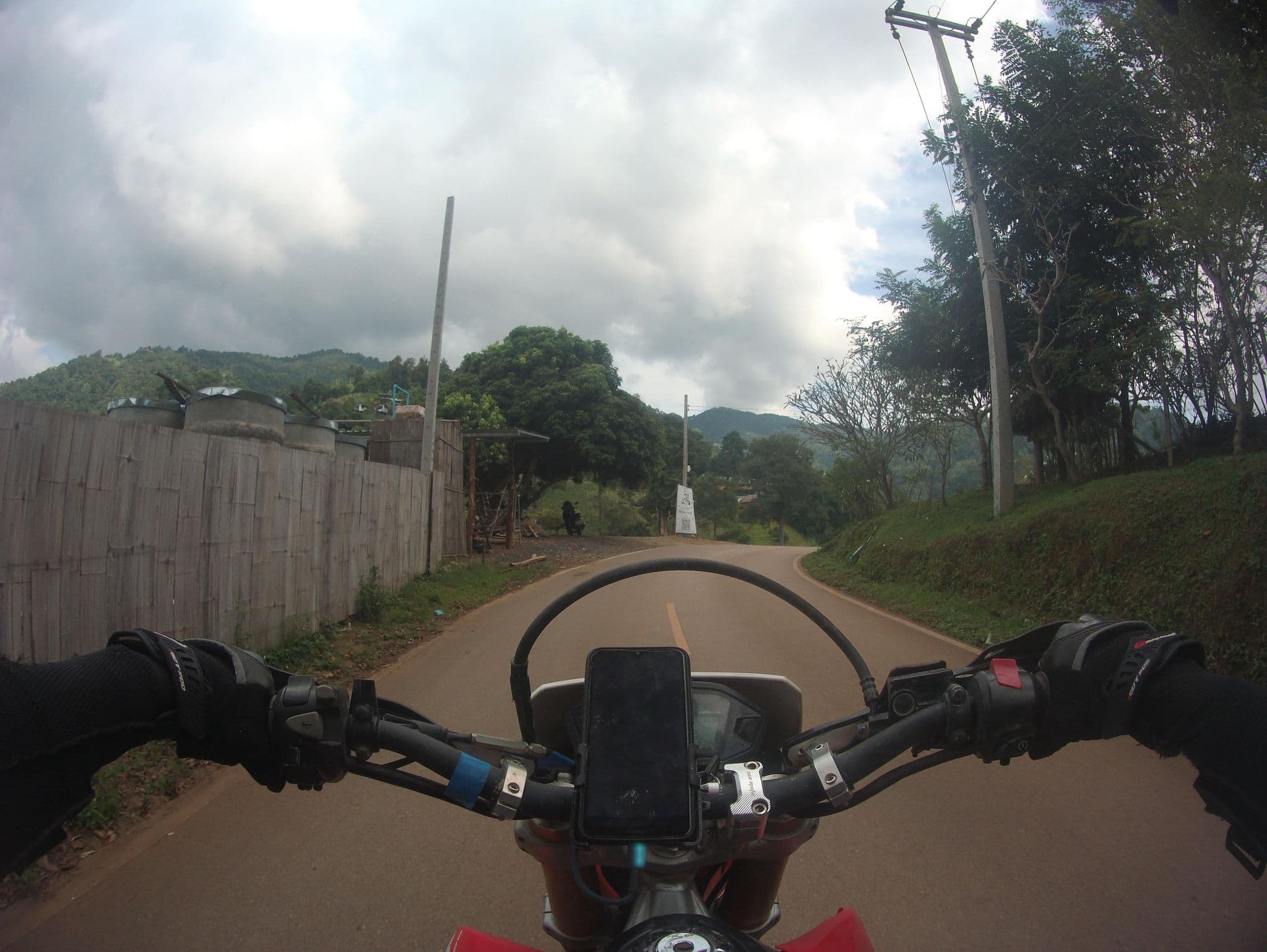 Street view near Oneday Homestay, Ban Mae Waen — © julcnx (CC BY-SA · Mapillary)