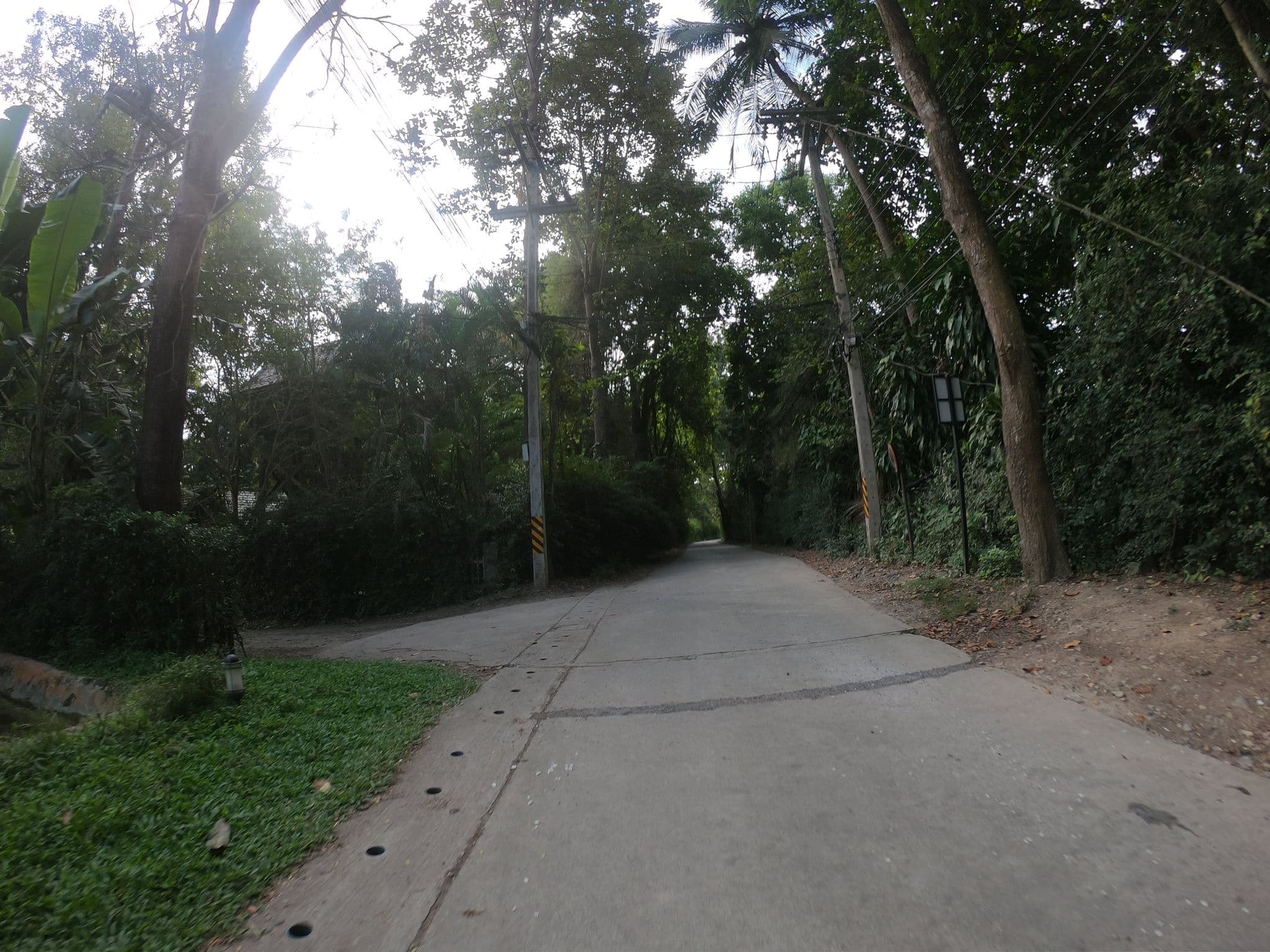 Street view near Kreelynn Resort, Chiang Mai — © chanuwath_grab (CC BY-SA · Mapillary)