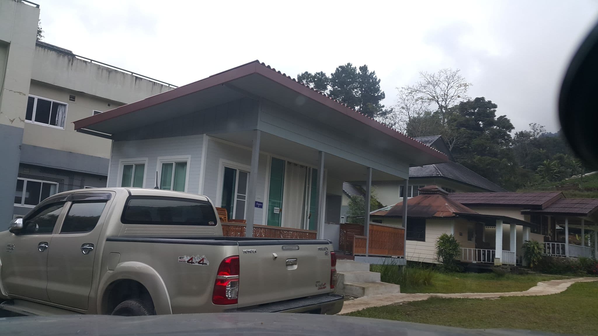 Street view near บ้านอิงดอย@อินทนนท์, San Pa Tong — © jrcarlsen (CC BY-SA · Mapillary)