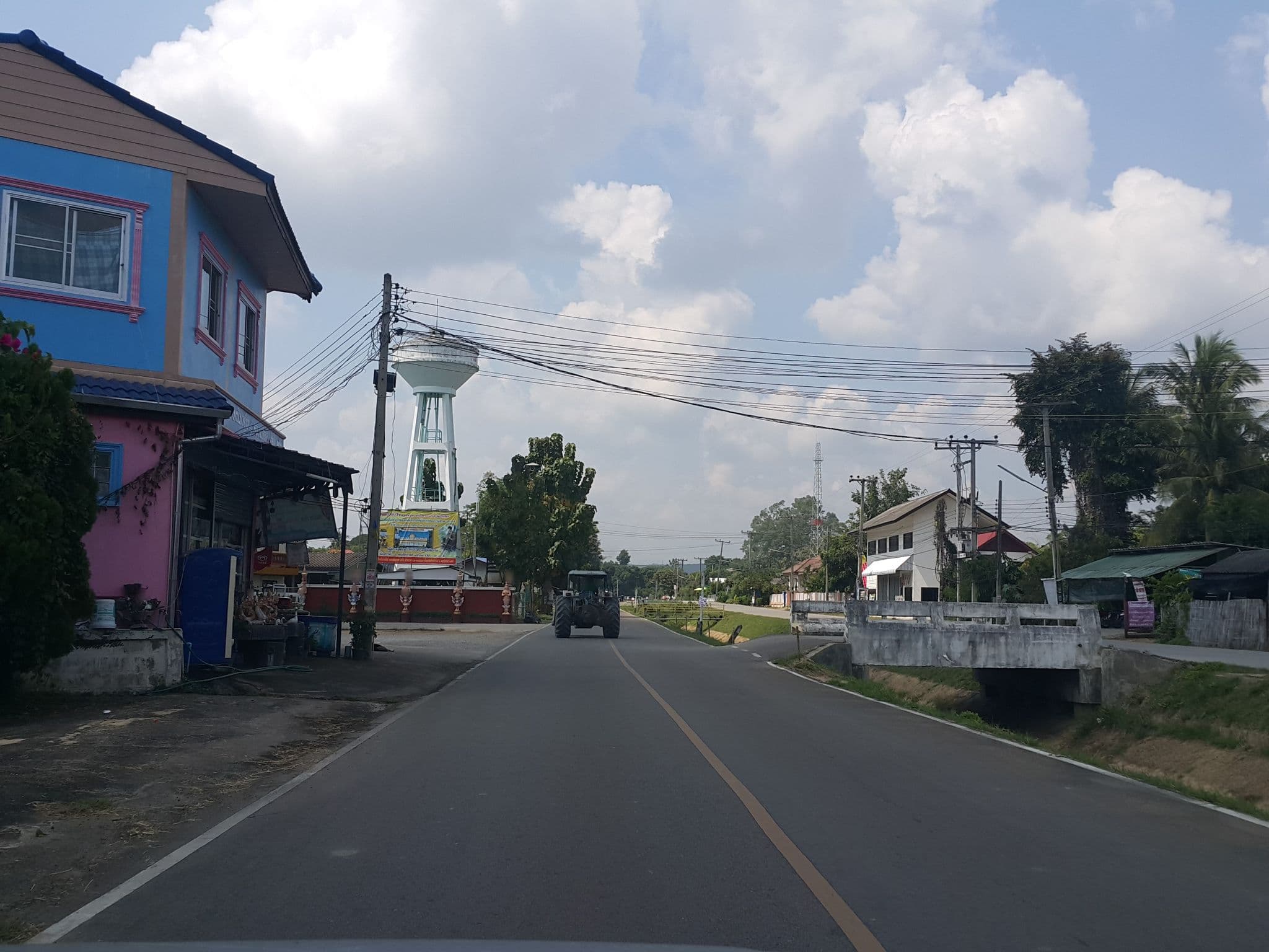 Street view near วีระชัยแมนชั่น, Hang Dong — © jrcarlsen (CC BY-SA · Mapillary)