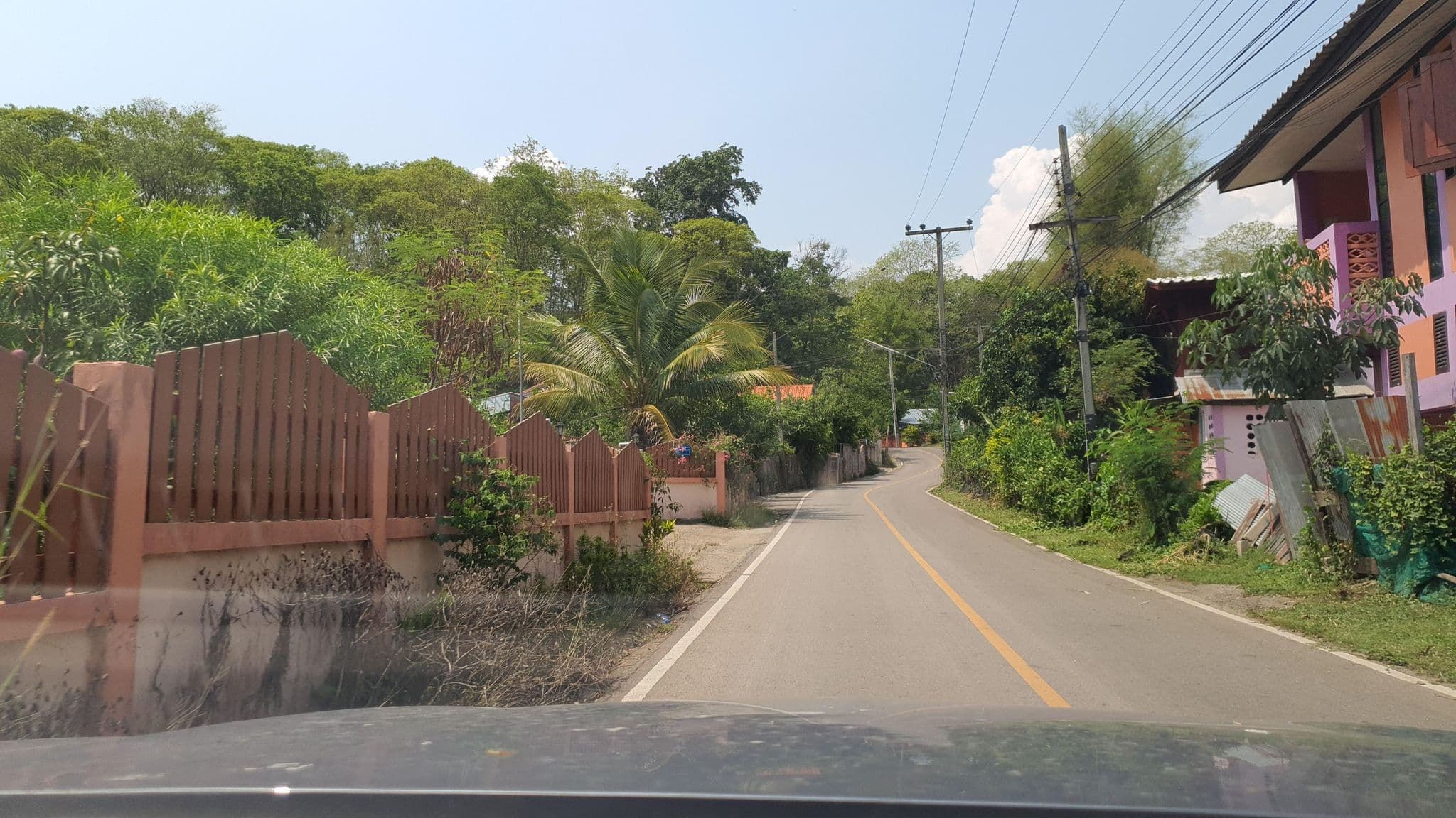 Street view near บ้านเมียต้น แม่ฮี้, Pai — © jrcarlsen (CC BY-SA · Mapillary)