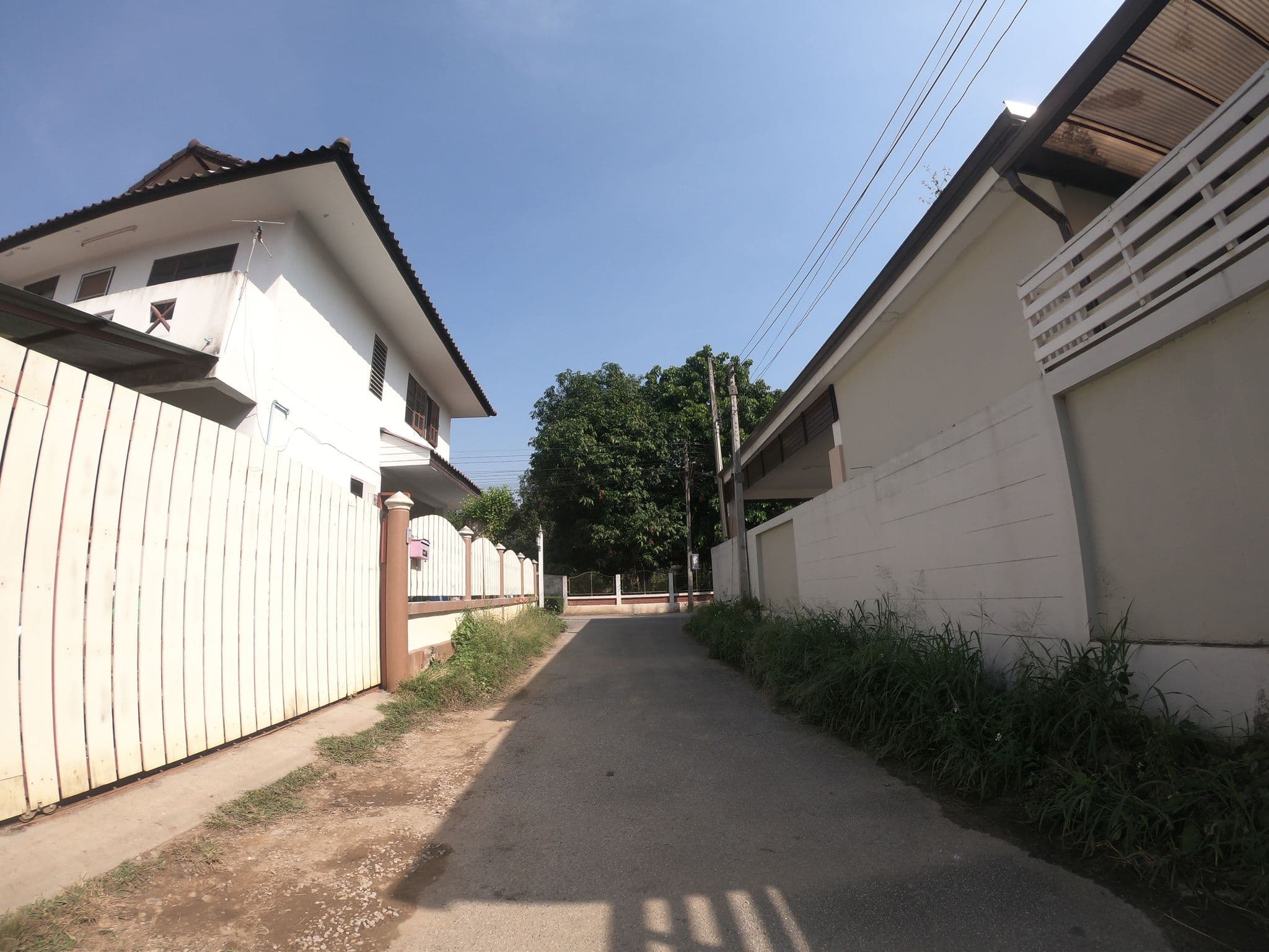 Street view near บ้านหน้อยนอนม่วน (Baan Noi Non Muan), Chiang Mai — © chanuwath_grab (CC BY-SA · Mapillary)