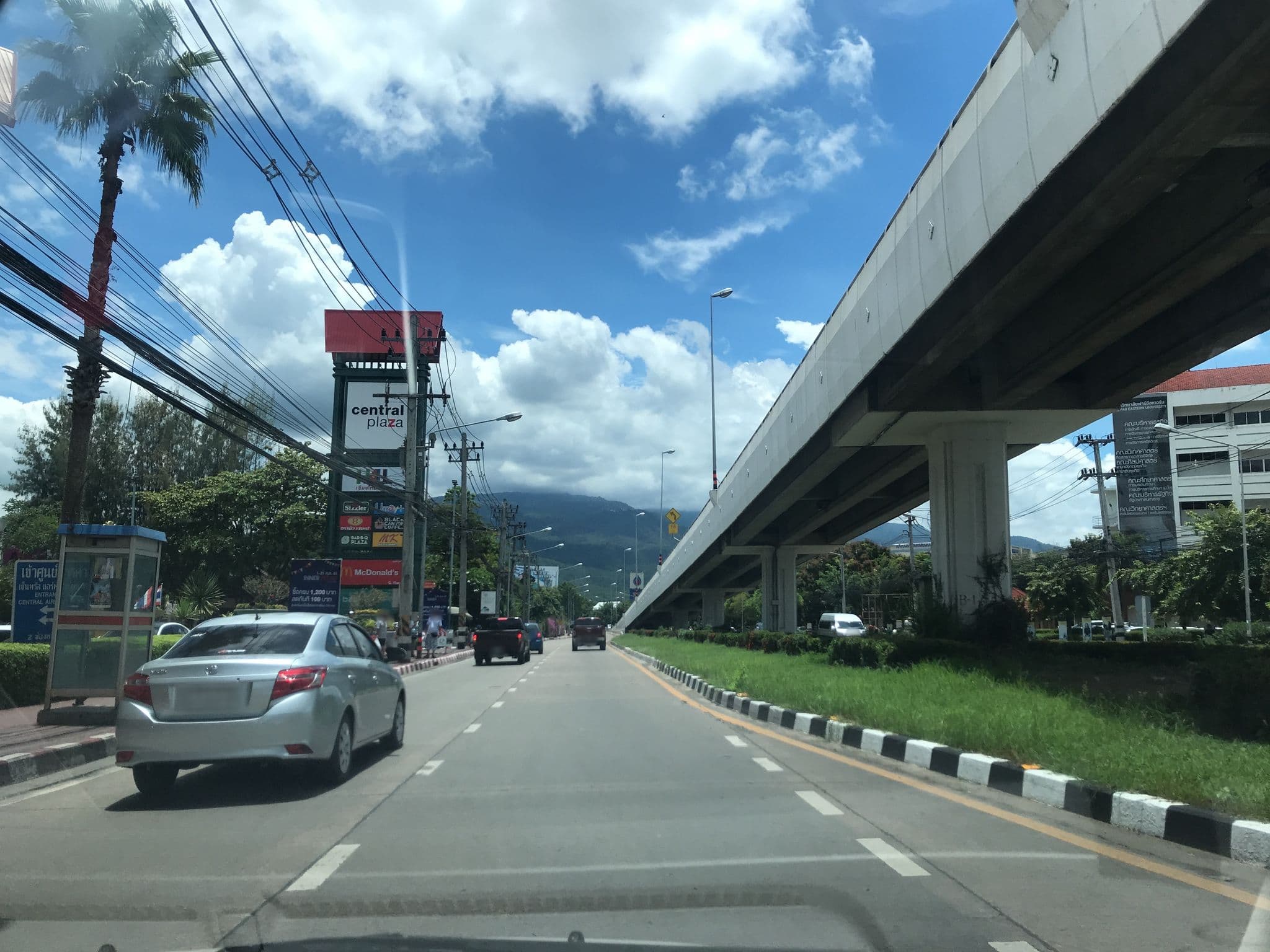Street view near แอพอร์ตเพลส, Chiang Mai — © prasert (CC BY-SA · Mapillary)