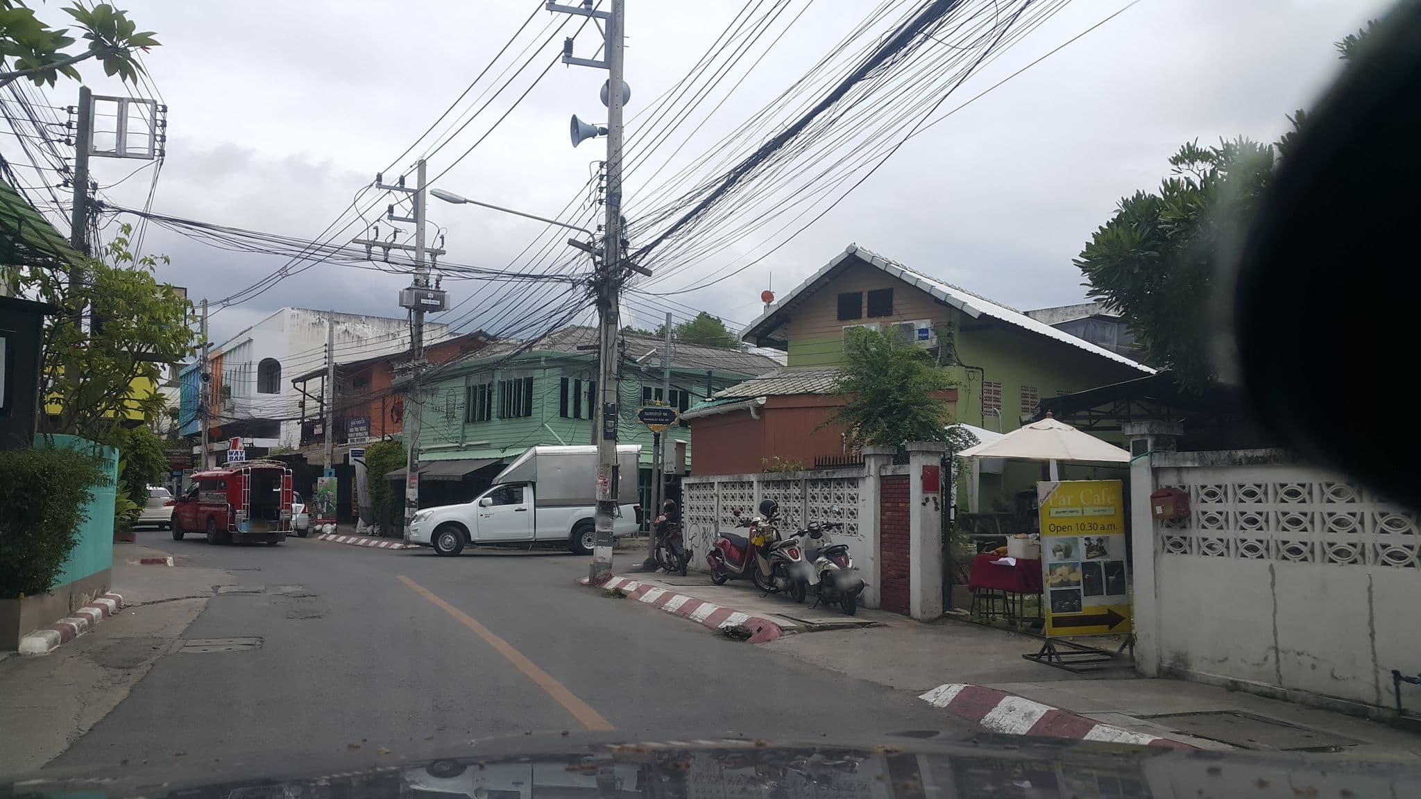 Street view near We Chiang Mai Guesthouse·Blossom, Chiang Mai — © jrcarlsen (CC BY-SA · Mapillary)