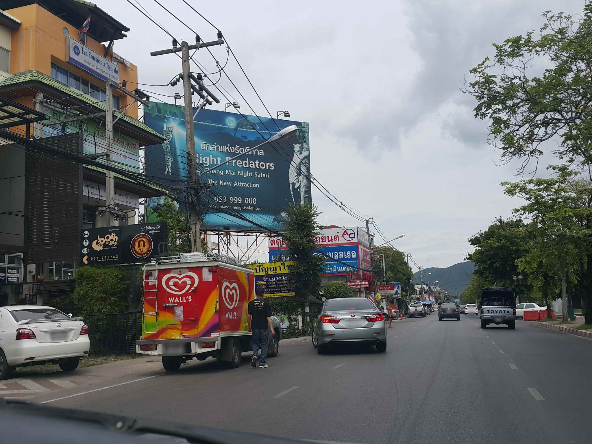 Street view near Born2sleep, Chiang Mai — © jrcarlsen (CC BY-SA · Mapillary)