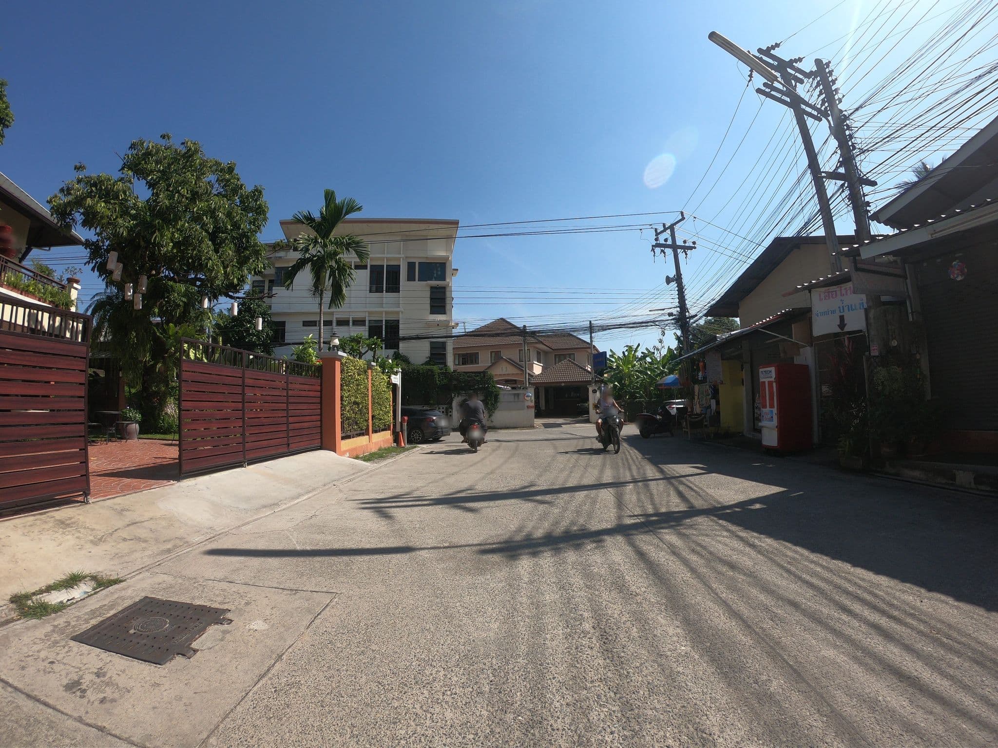 Street view near Baanlek Home Stay, Chiang Mai — © chanuwath_grab (CC BY-SA · Mapillary)