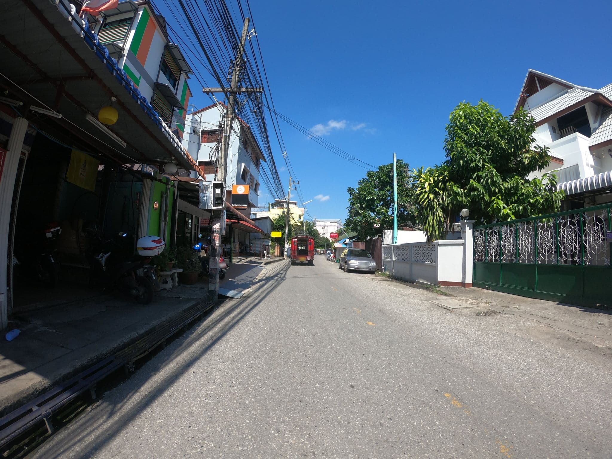 Street view near Rinn Boutique House (ริน บูทีค เฮ้าส์ เชียงใหม่), Chiang Mai — © chanuwath_grab (CC BY-SA · Mapillary)