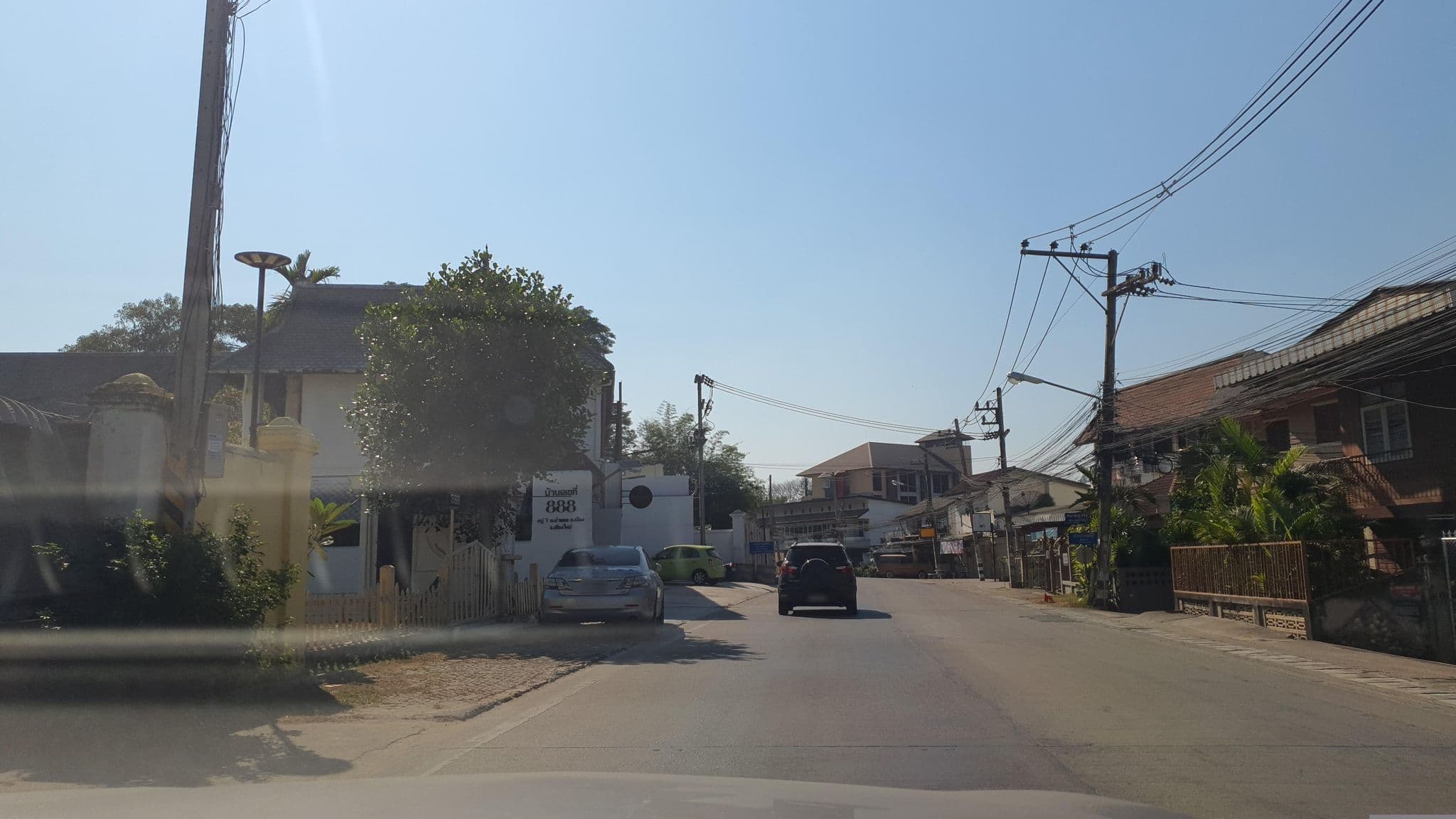 Street view near Cheva Gallery, Chiang Mai — © jrcarlsen (CC BY-SA · Mapillary)