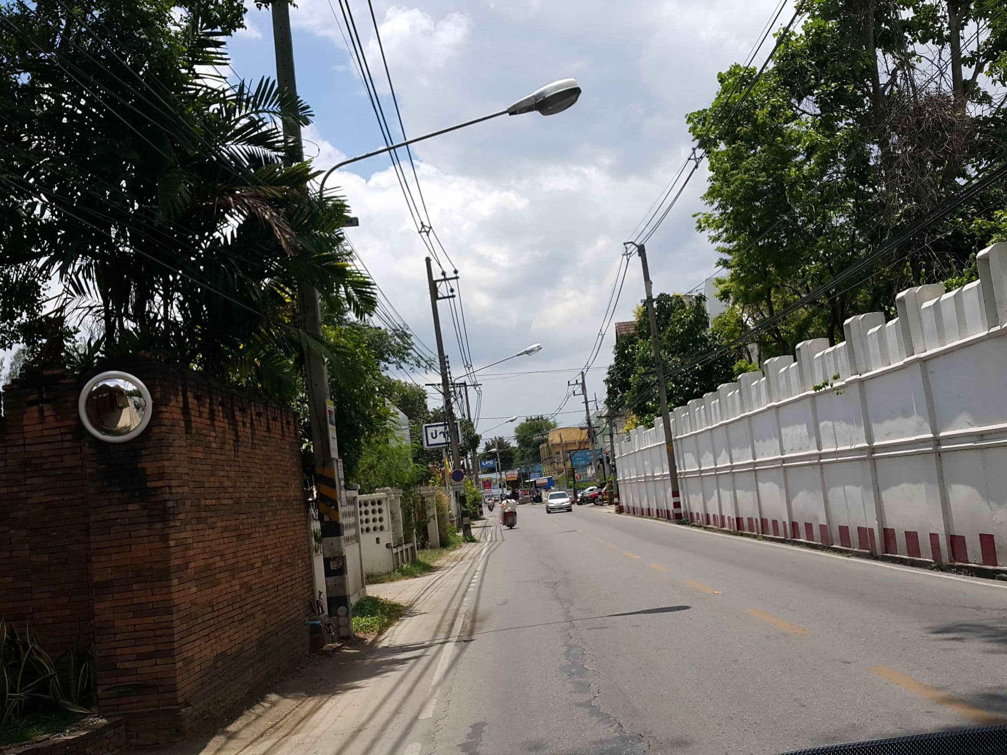 Street view near Kawila 126, Chiang Mai — © jrcarlsen (CC BY-SA · Mapillary)