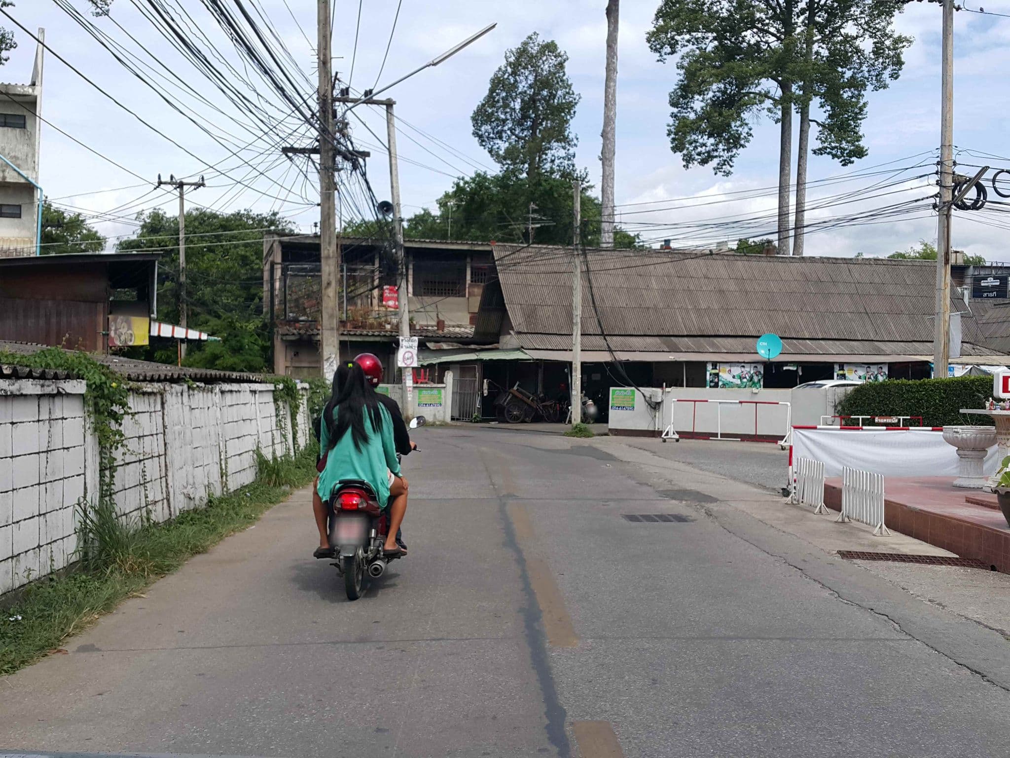 Street view near โรงแรมนครพิงค์ พาเลซ เชียงใหม่, Chiang Mai — © jrcarlsen (CC BY-SA · Mapillary)