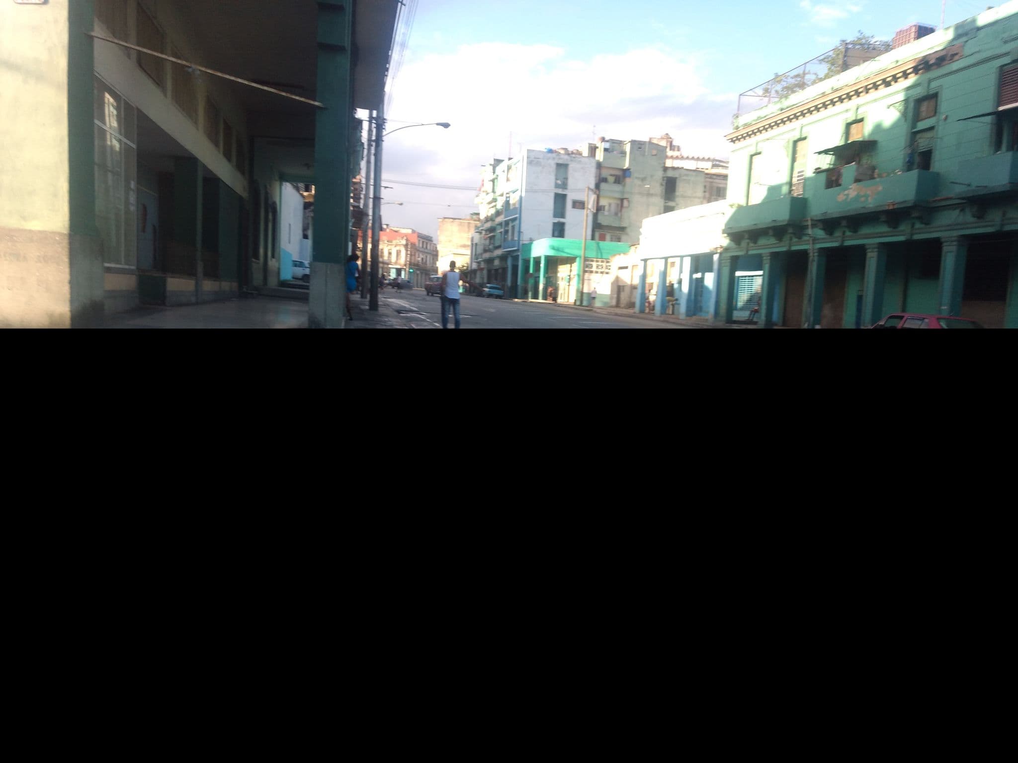Street view near JR renta, Havana