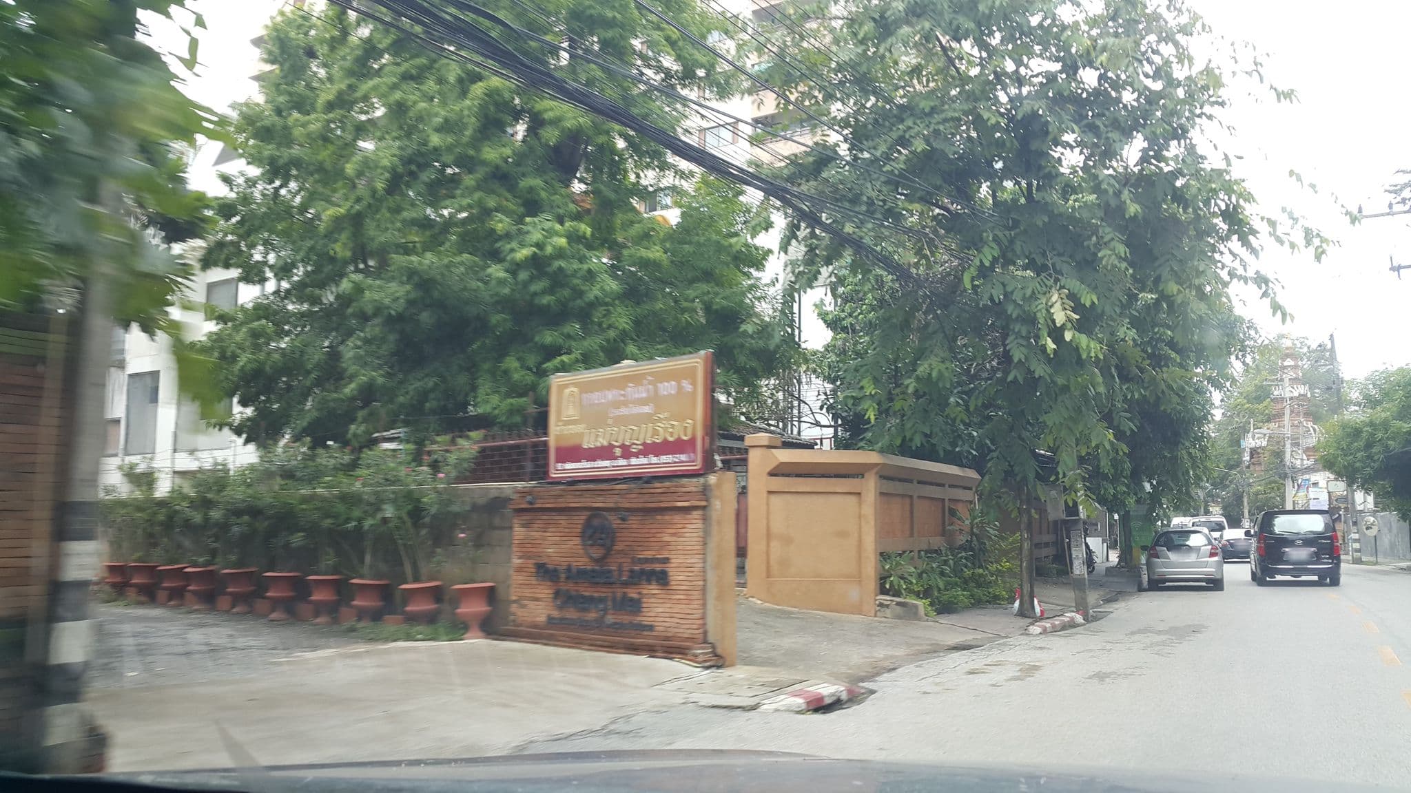 Street view near Maladee Rendezvous Hotel, Chiang Mai — © jrcarlsen (CC BY-SA · Mapillary)