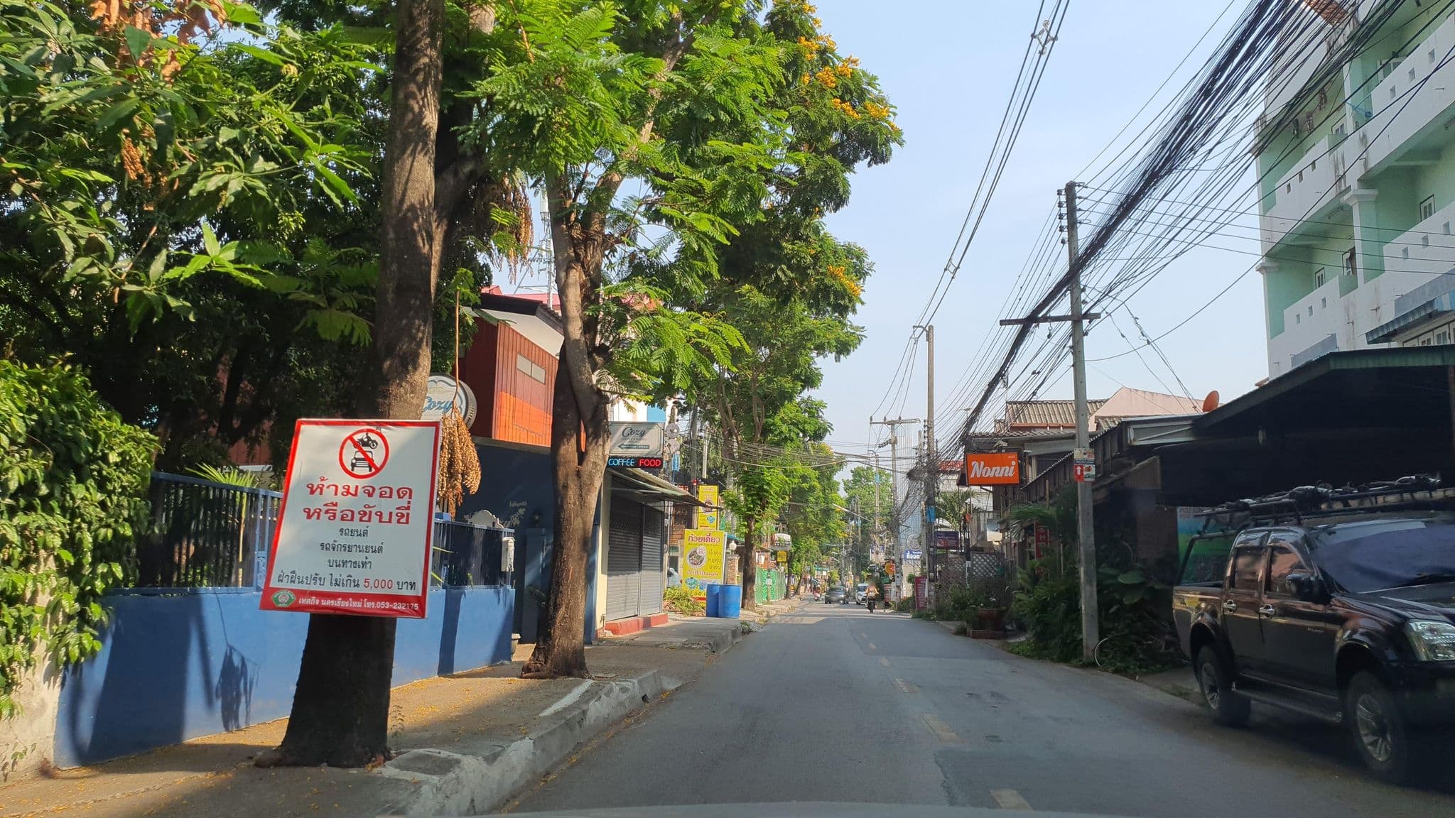 Street view near The Mellow Pillow Hotel, Chiang Mai — © jrcarlsen (CC BY-SA · Mapillary)