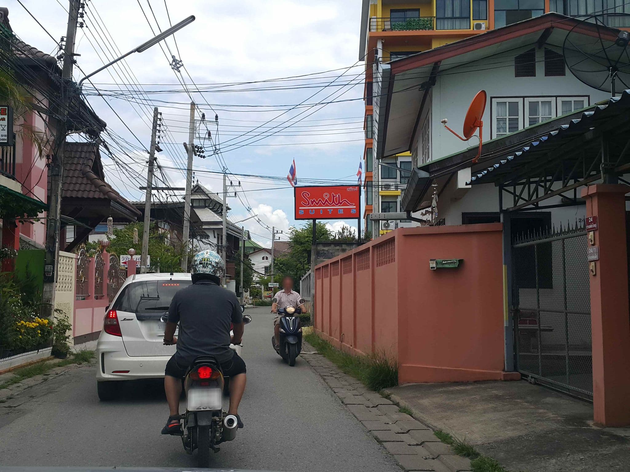 Street view near Absolute House, Chiang Mai — © jrcarlsen (CC BY-SA · Mapillary)