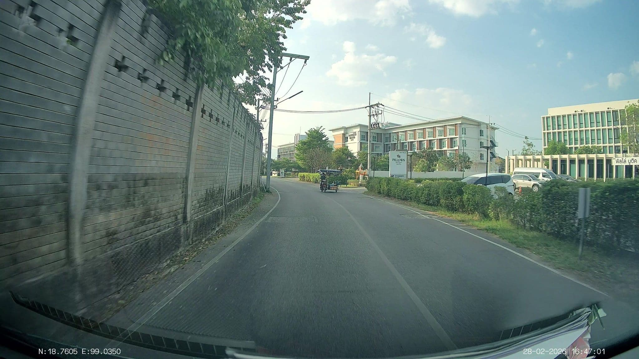 Street view near Pillows Boutique Hotel (โรงแรมพิลโล่ บูติค), Chiang Mai — © ThailandCambodia (CC BY-SA · Mapillary)