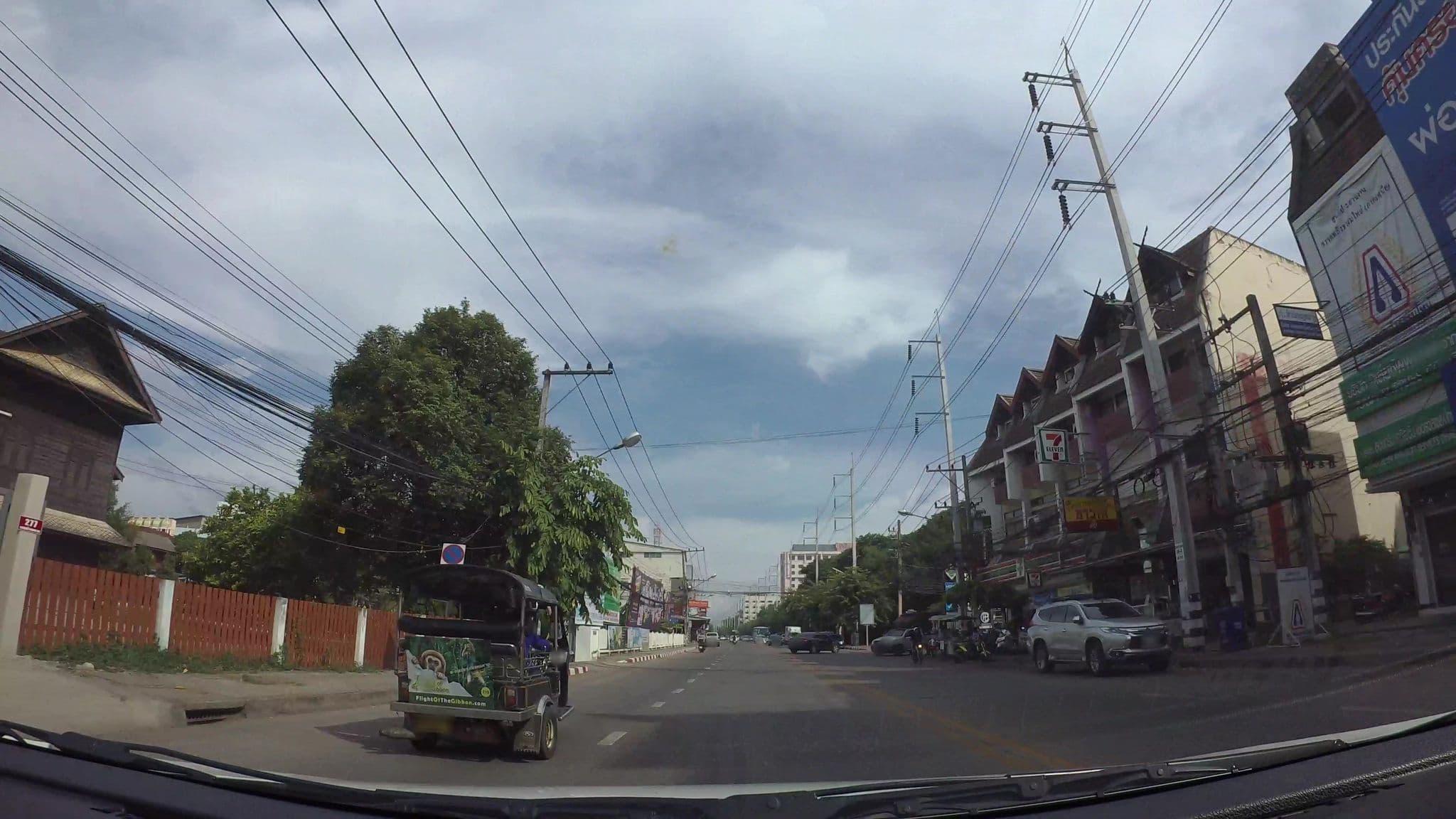 Street view near International Building @ The Empress Hotel, Chiang Mai — © kaart_3 (CC BY-SA · Mapillary)