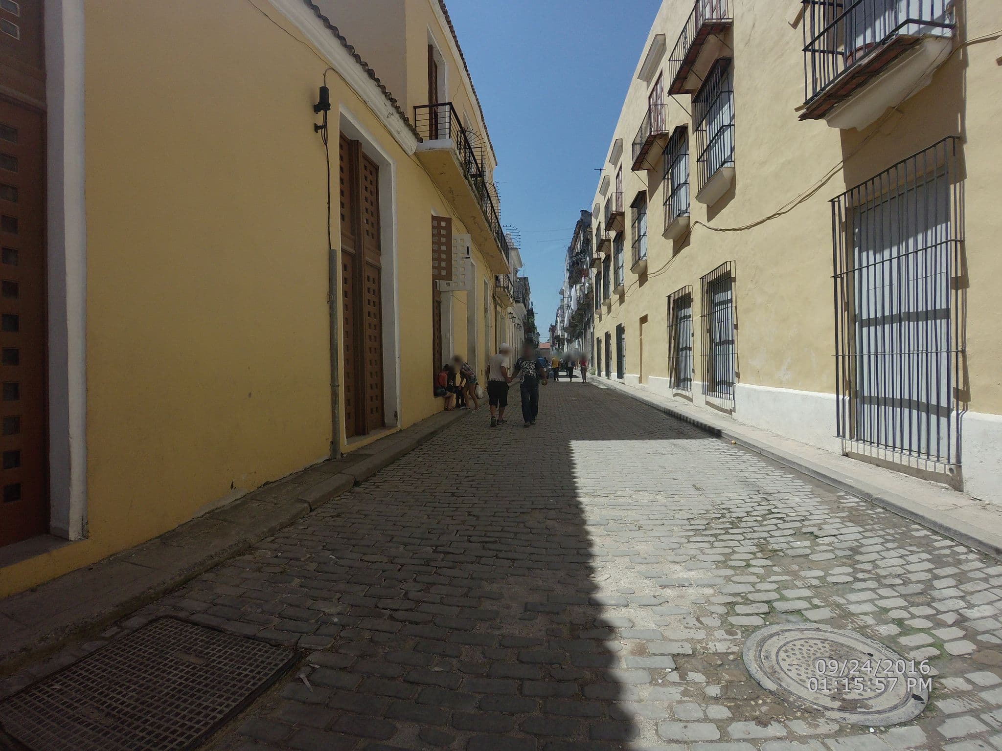 Street view near Casa Yedy, La Habana Vieja